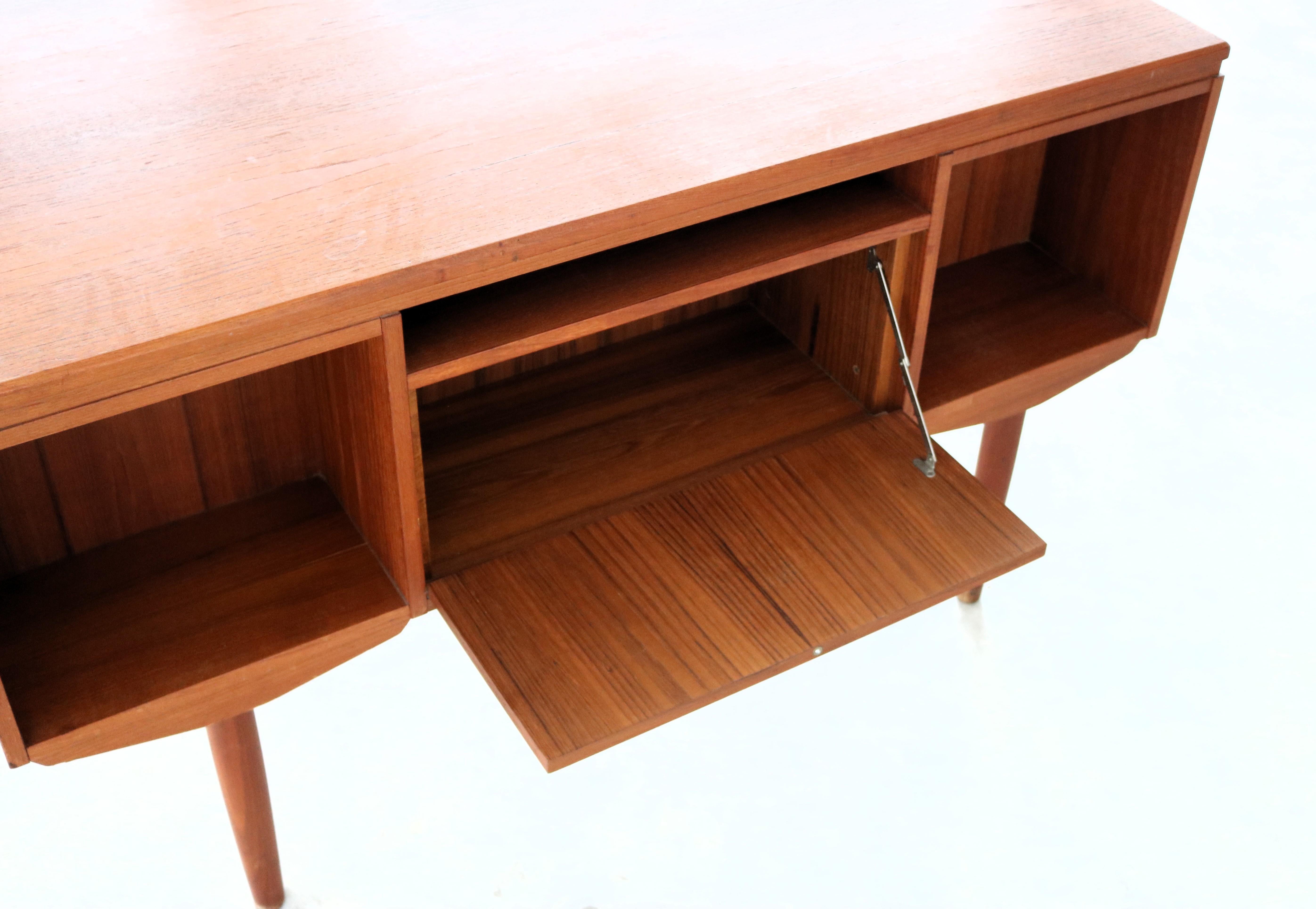 alter Schreibtisch  Schreibtisch  60s  J. Svenstrup  Dänisch im Angebot 5
