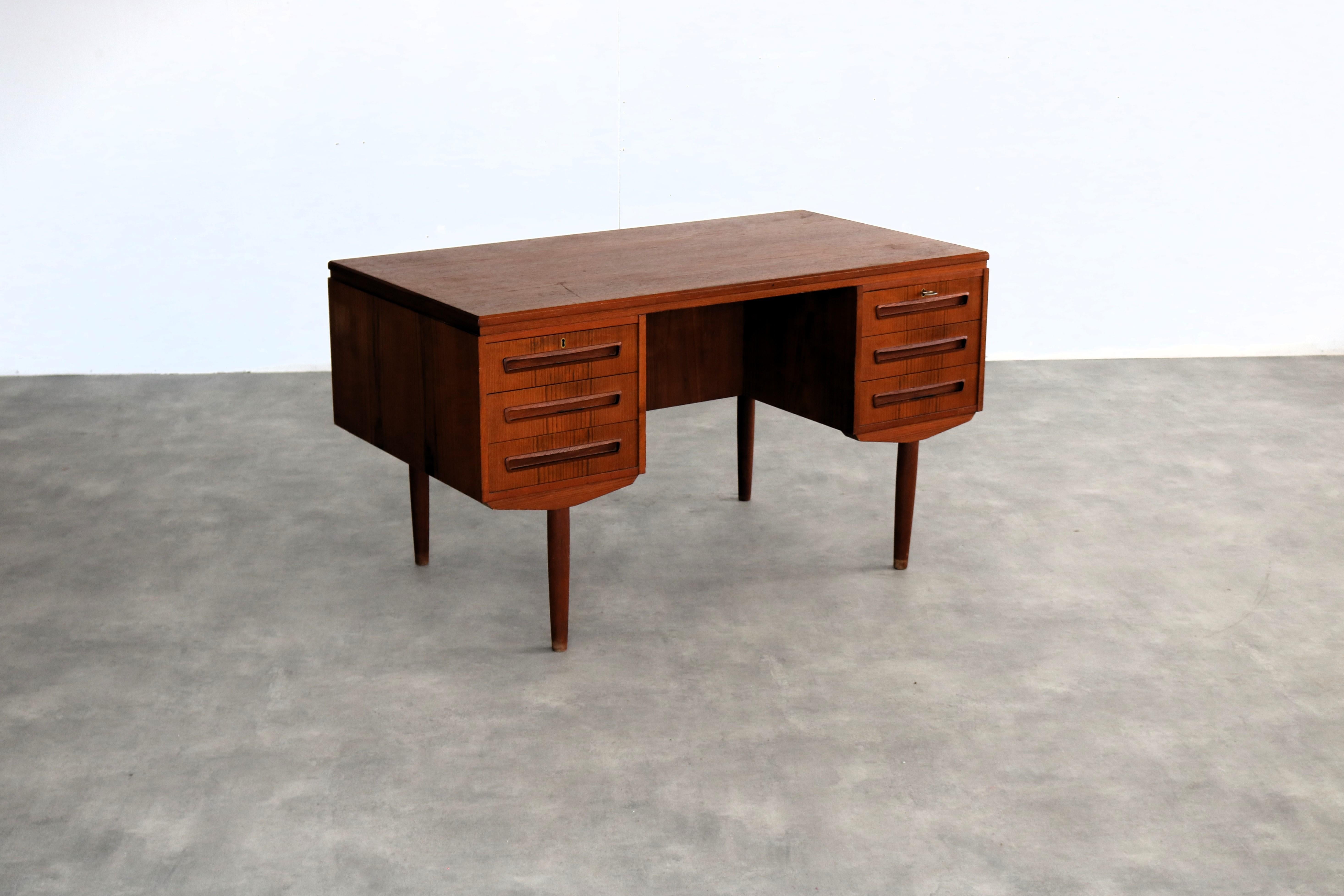 alter Schreibtisch  Schreibtisch  60s  J. Svenstrup  Dänisch im Zustand „Gut“ im Angebot in Lemmer, NL