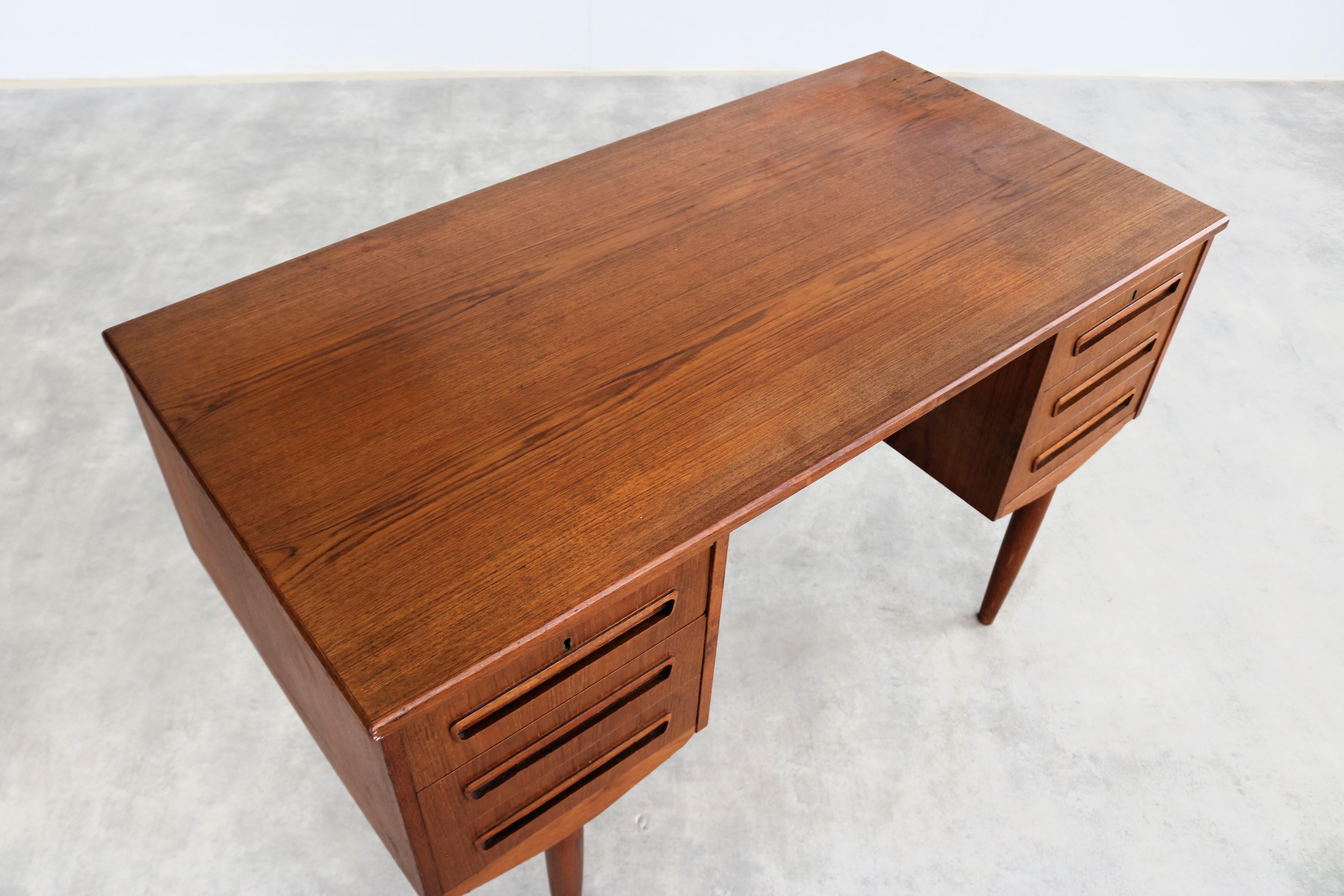 Teak scrivania vintage  scrivania  60s  J. Svenstrup  Danese in vendita