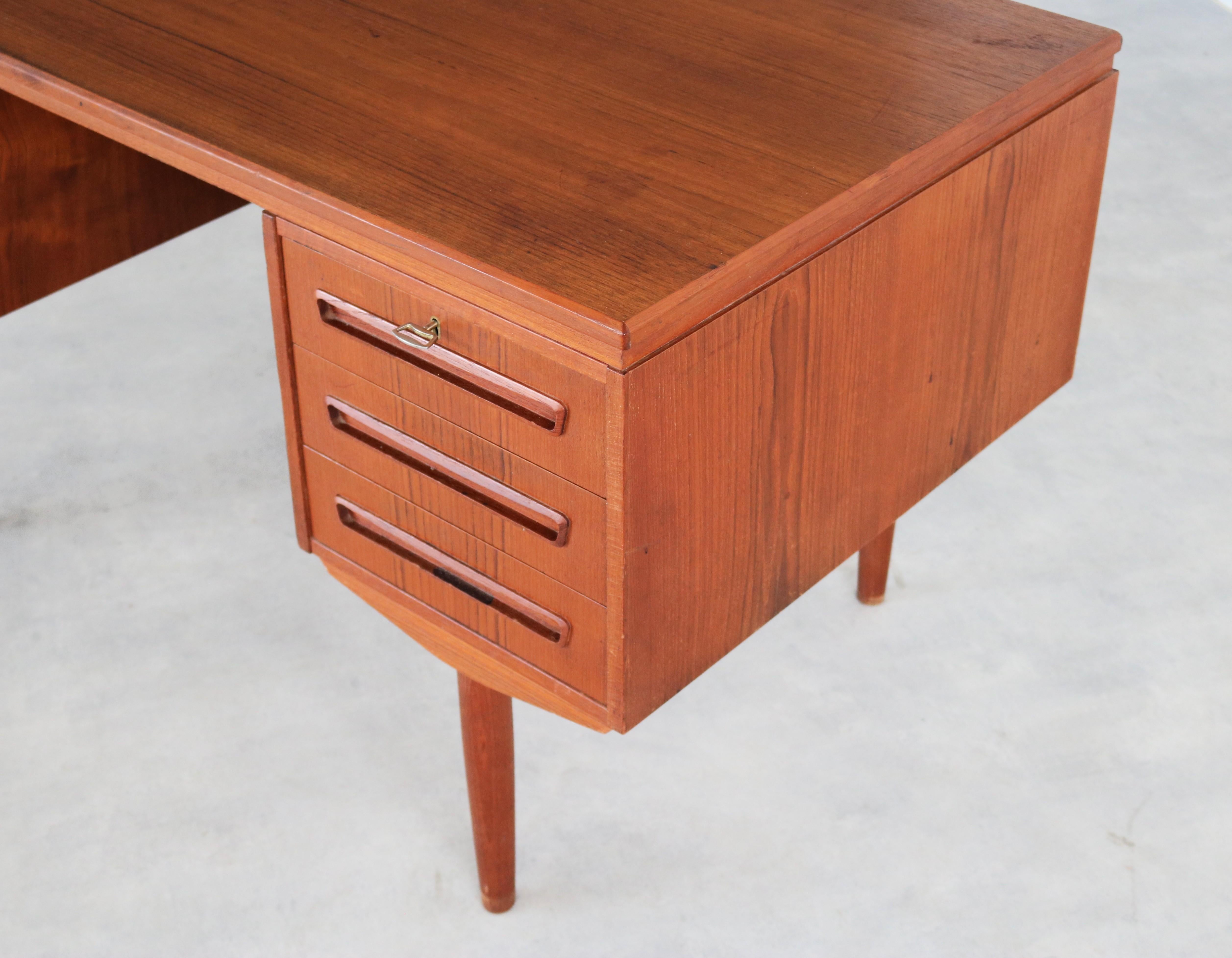 alter Schreibtisch  Schreibtisch  60s  J. Svenstrup  Dänisch im Angebot 2