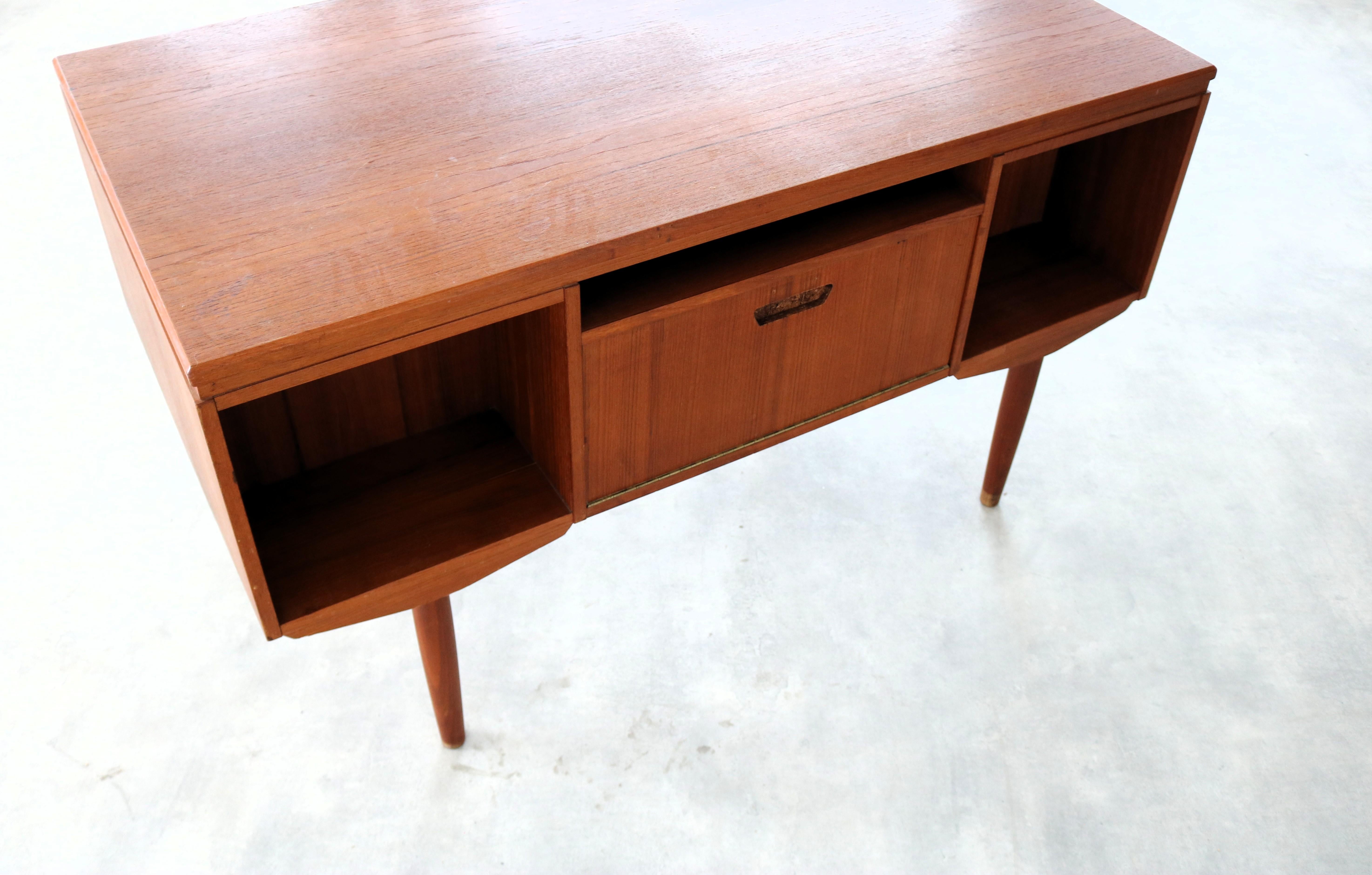 alter Schreibtisch  Schreibtisch  60s  J. Svenstrup  Dänisch im Angebot 3