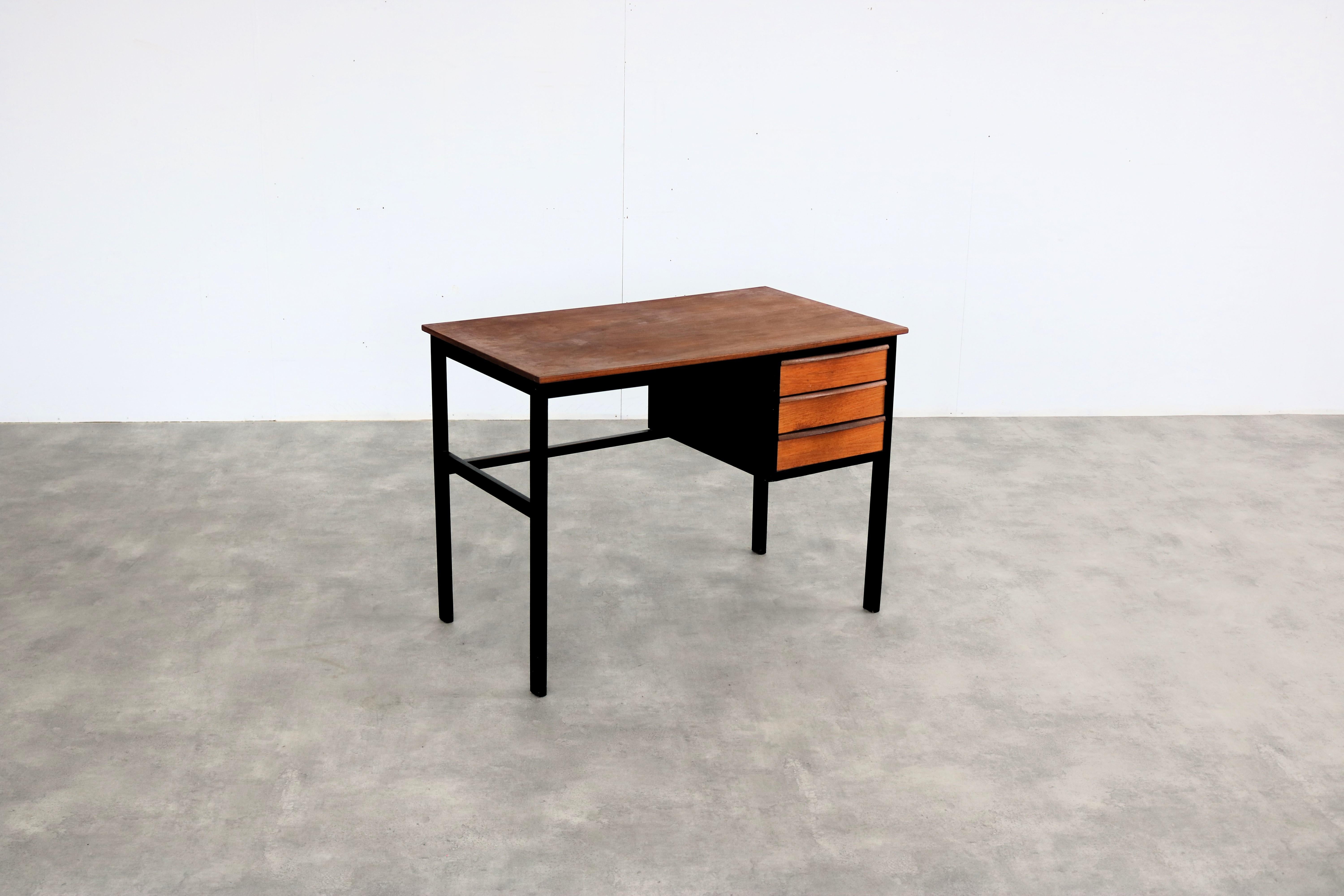 vintage desk  desk  60s  Swedish In Good Condition In GRONINGEN, NL