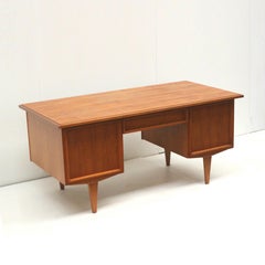 Vintage desk/executive desk with doors and drawers from the 1960s