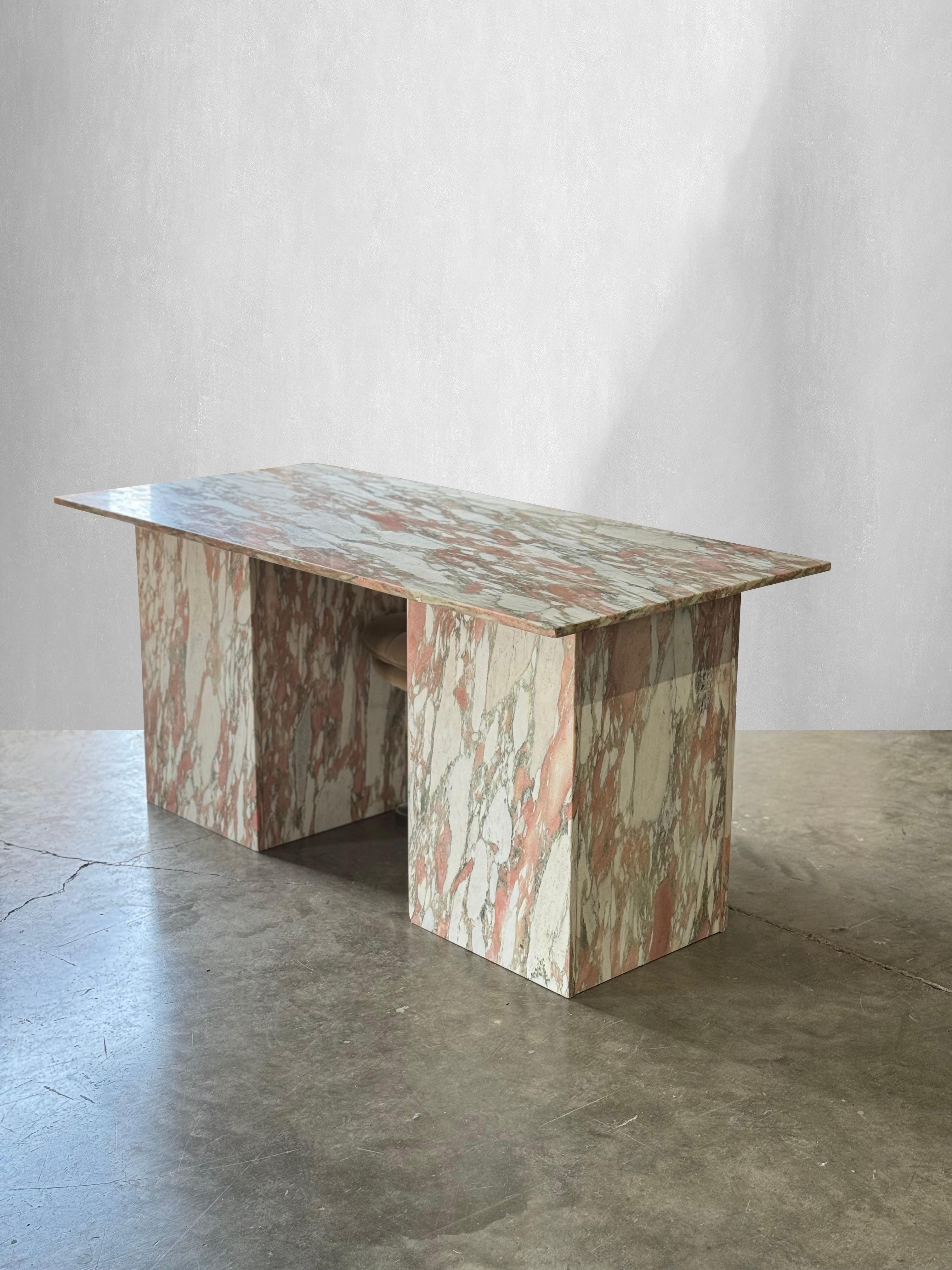 Vintage Desk in Norwegian Rose Marble In Good Condition In Boca Raton, FL