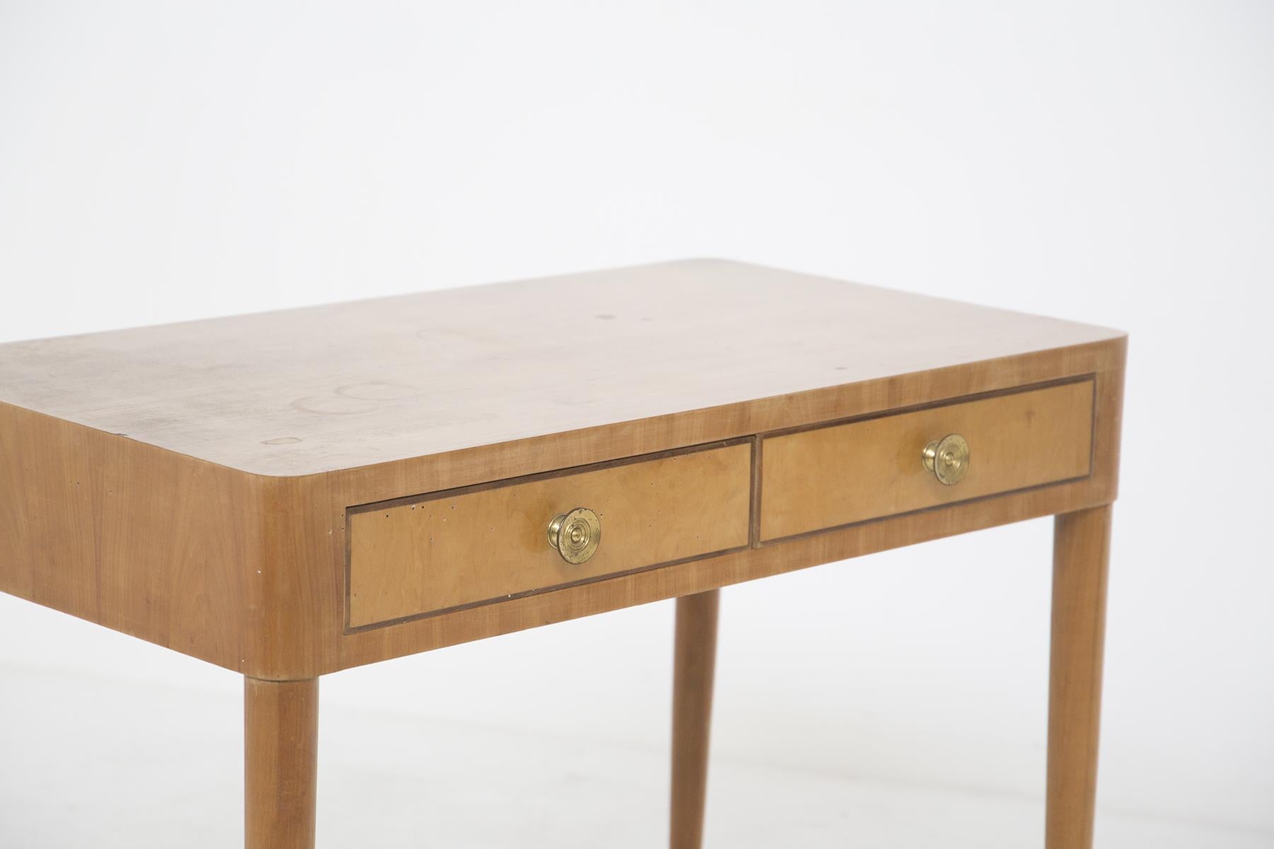 Beautiful wooden desk designed by Paolo Buffa in the 50's, from the house on Lake Como, fine Italian craftsmanship.
The desk is finely crafted in wood. The structure is supported by four wooden legs, thin and very particular, but powerful and