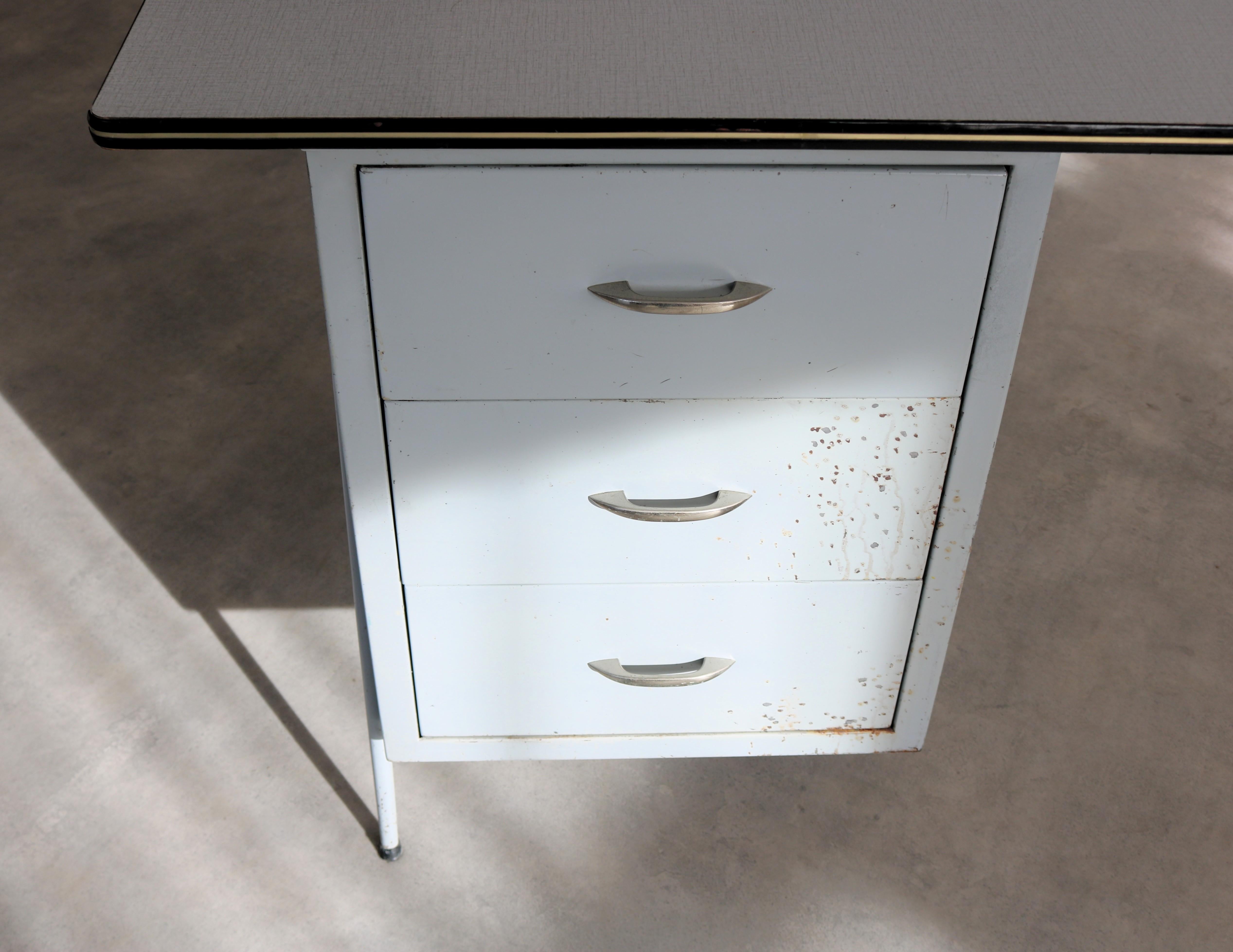 Scrivania vintage  industriale  1970s  scrivania in vendita 1