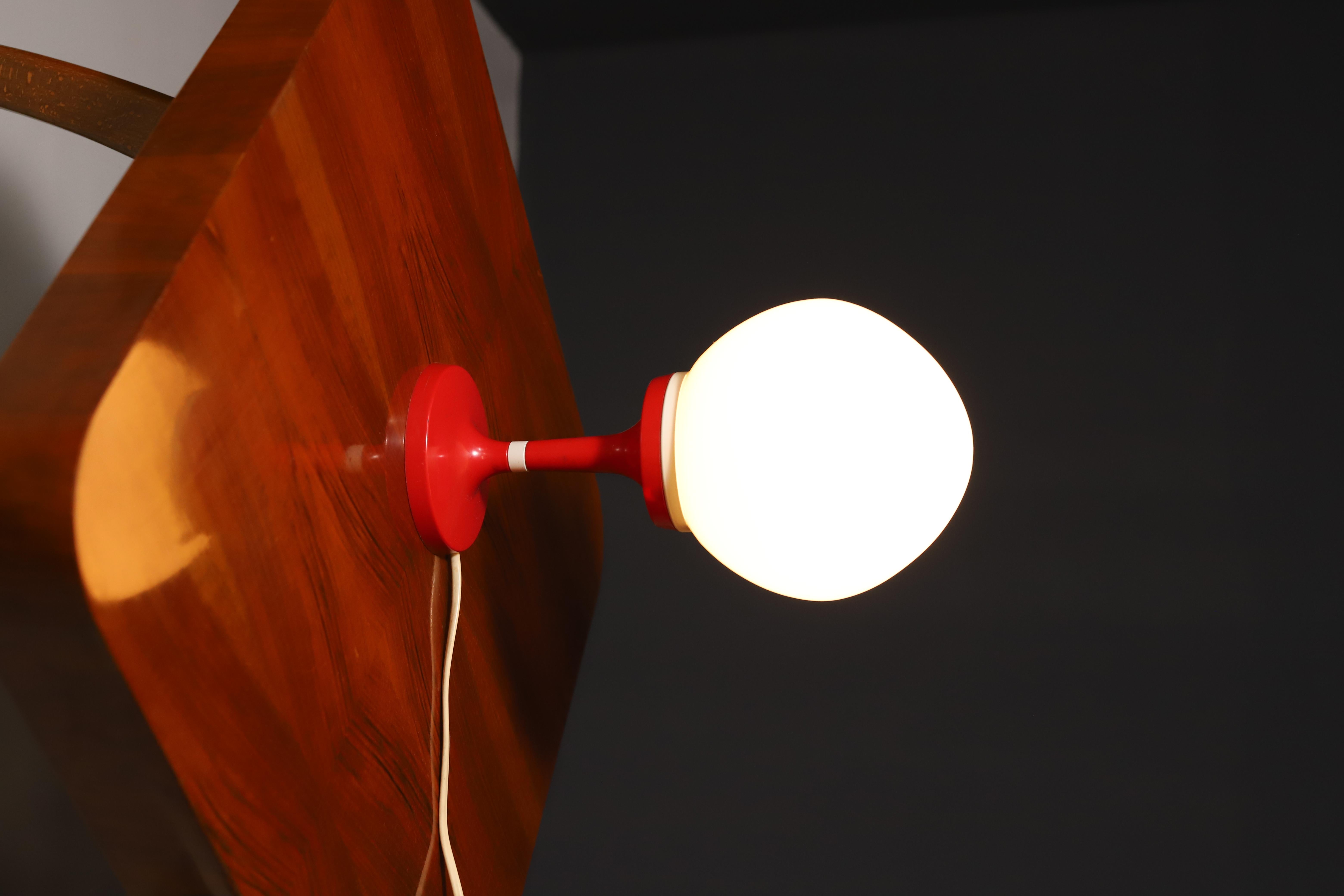 Klassische Schreibtischlampe von Karel Volf, 1970er Jahre, Tschechoslowakei im Zustand „Gut“ im Angebot in Prague 8, CZ