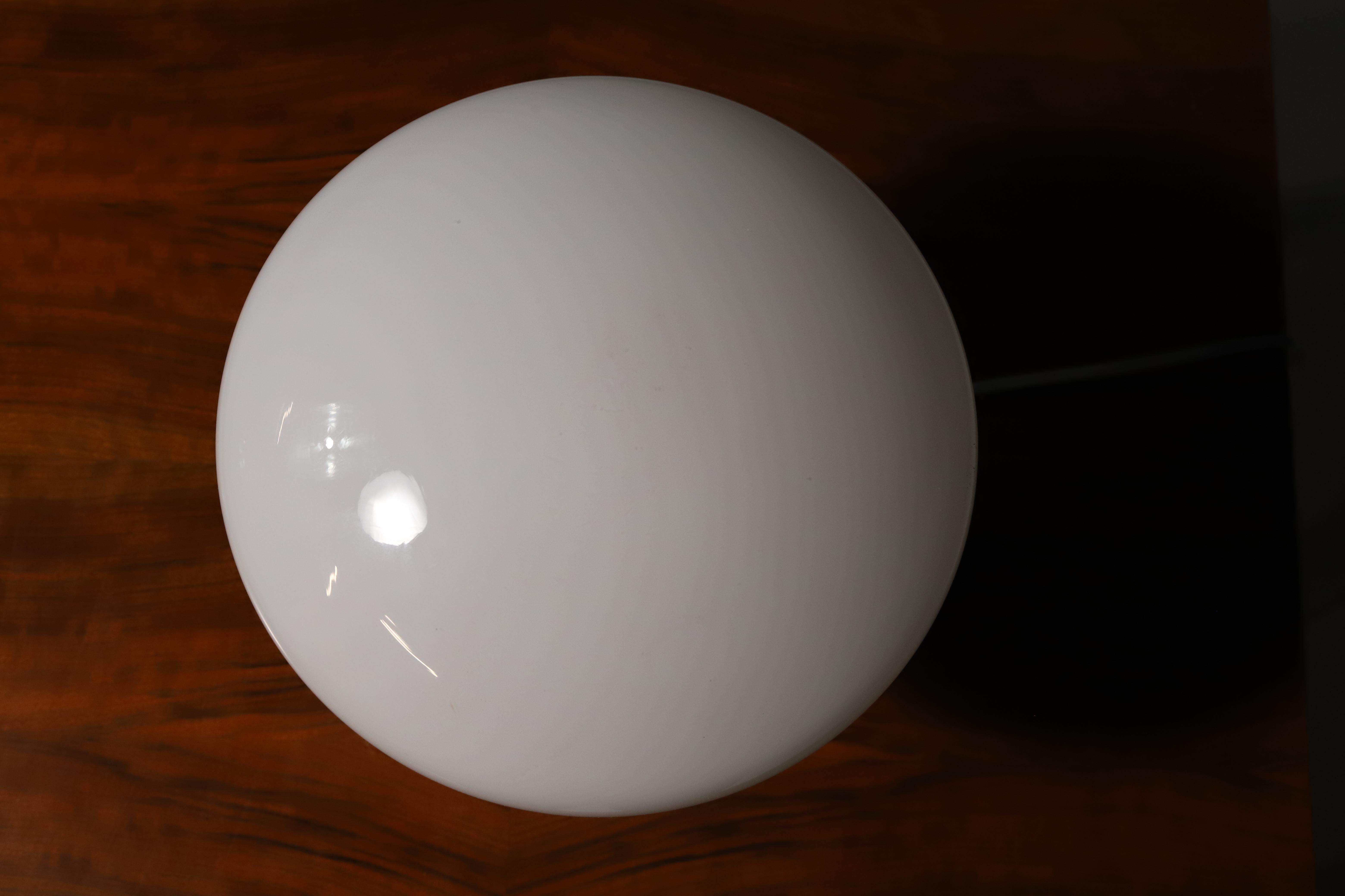 This glass lamp was designed by Karel Volf in the early 1970s and was produced by OS Valašské Meziříčí.  It´s up to 250 V. One E27 bulb is needed.

The lamp is in very good Vintage condition and remains fully functional.

Height is 28 cm.
Diametres