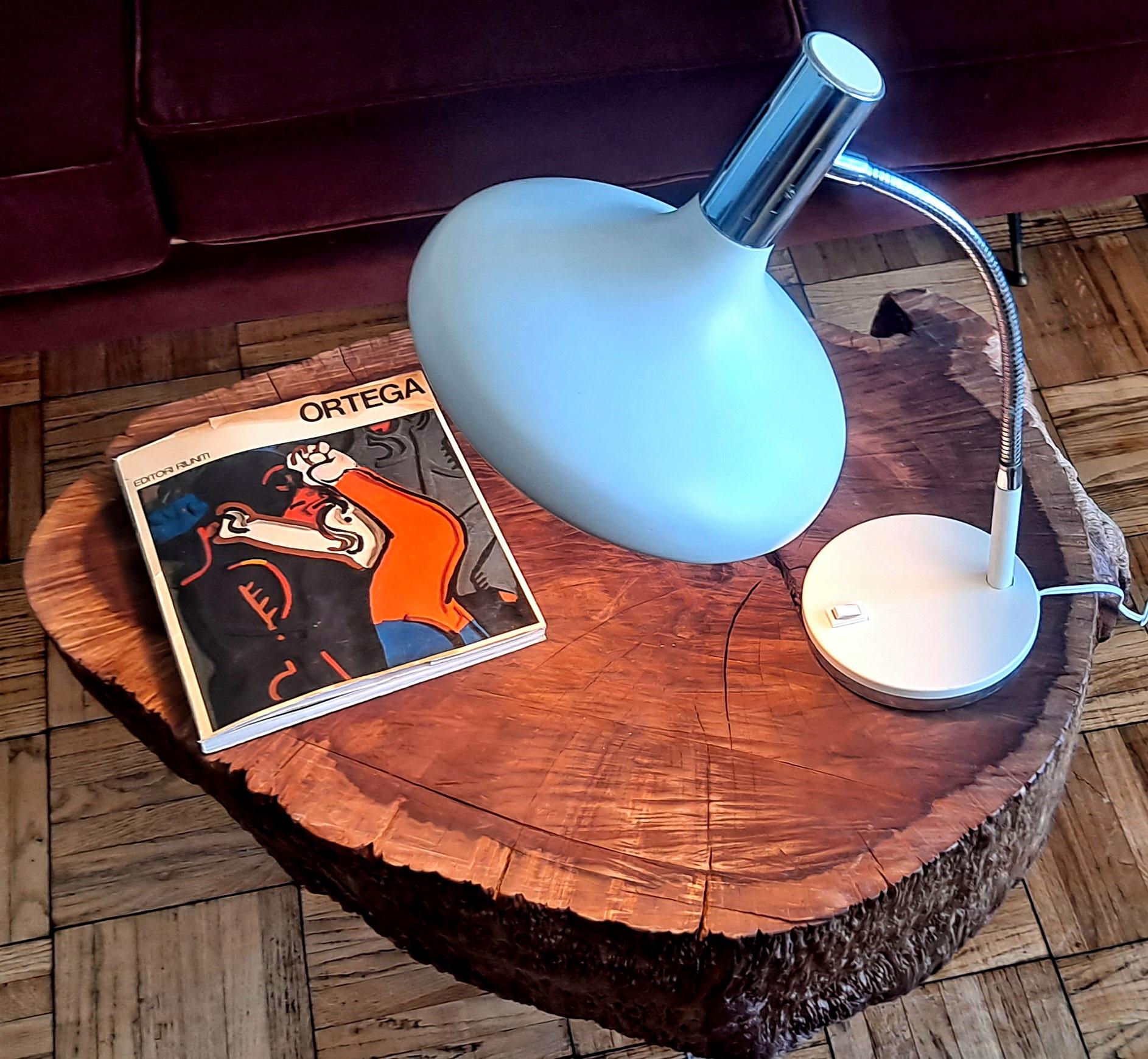 Desk lamp Panna Cotta white color flexible chrome neck.