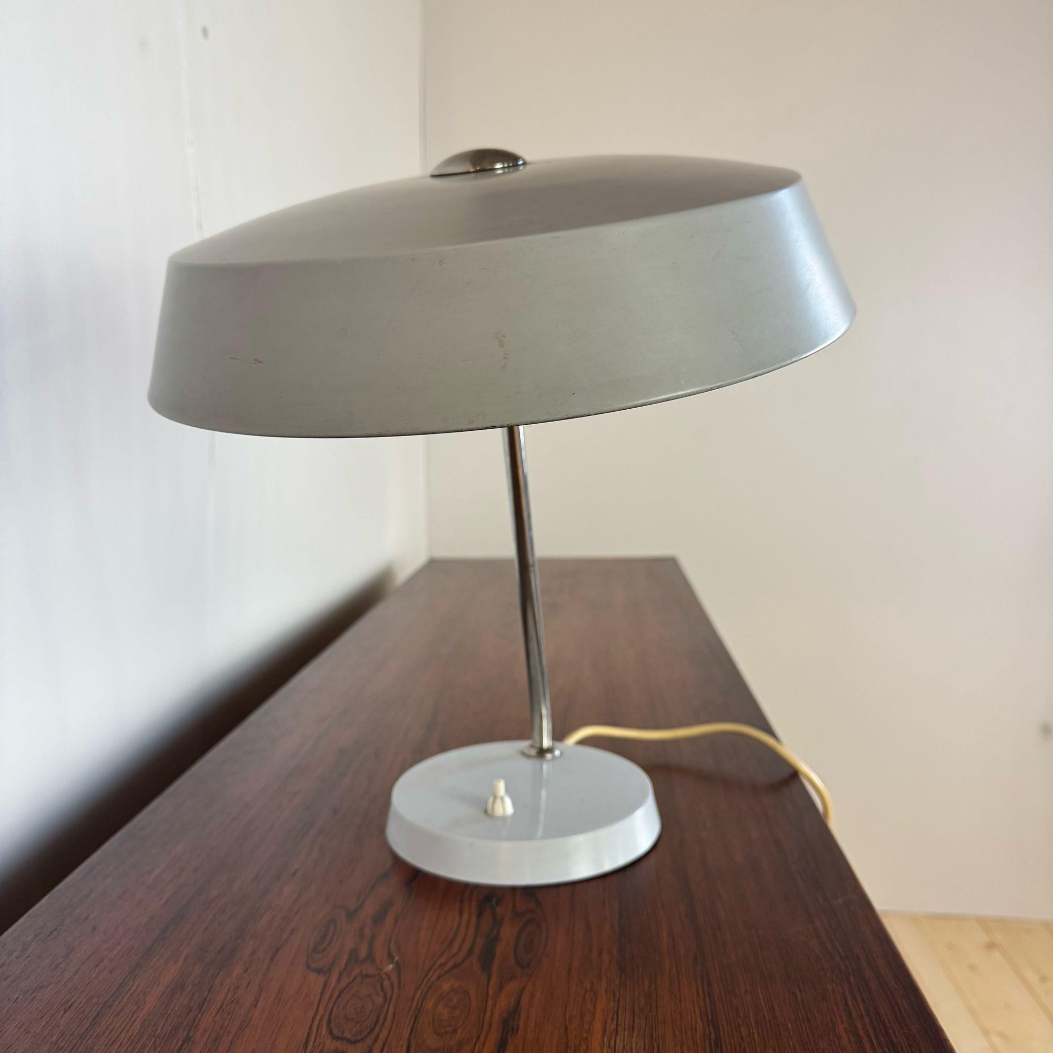 Vintage Schreibtischlampe, Deutschland, Vintage Schreibtischlampe, VEB Narva Leuchtenbau Lengefe 70s im Zustand „Gut“ im Angebot in Torino, IT