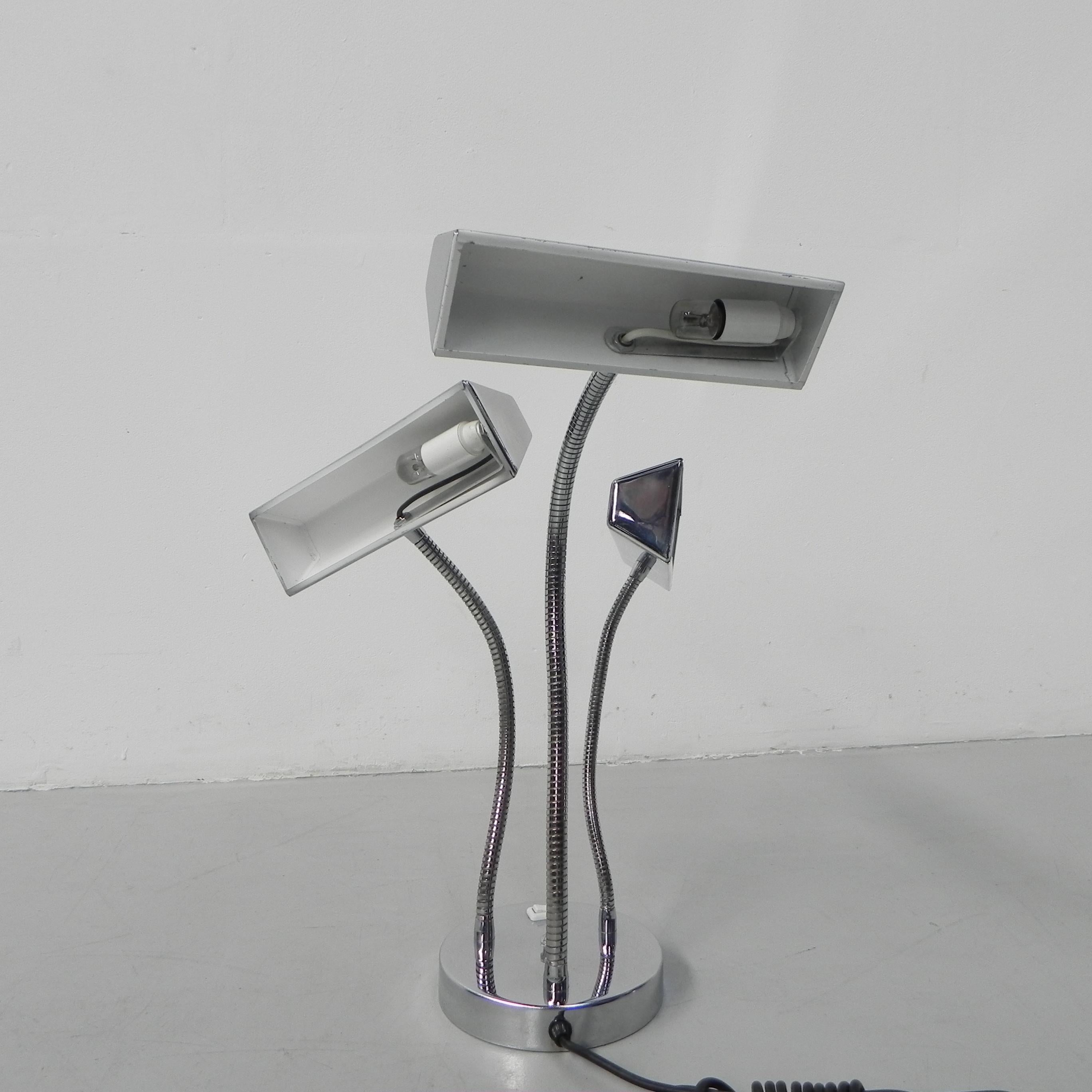 Vintage desk lamp with 3 chromed shades In Good Condition For Sale In EINDHOVEN, NL