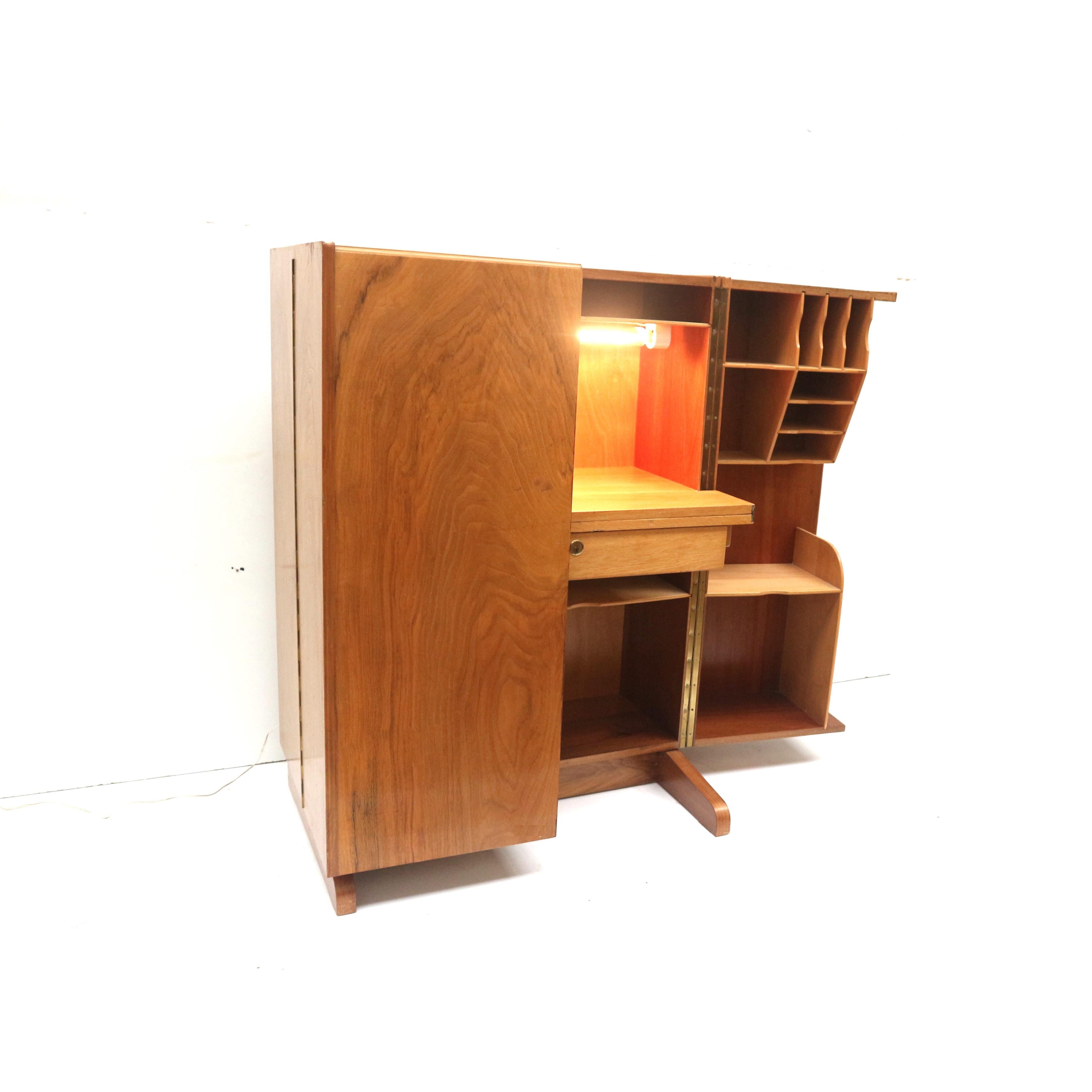 Vintage desk  ‘Magic Box’ designed by Mummenthaler & Meier in 1955 In Good Condition In Breda, NB