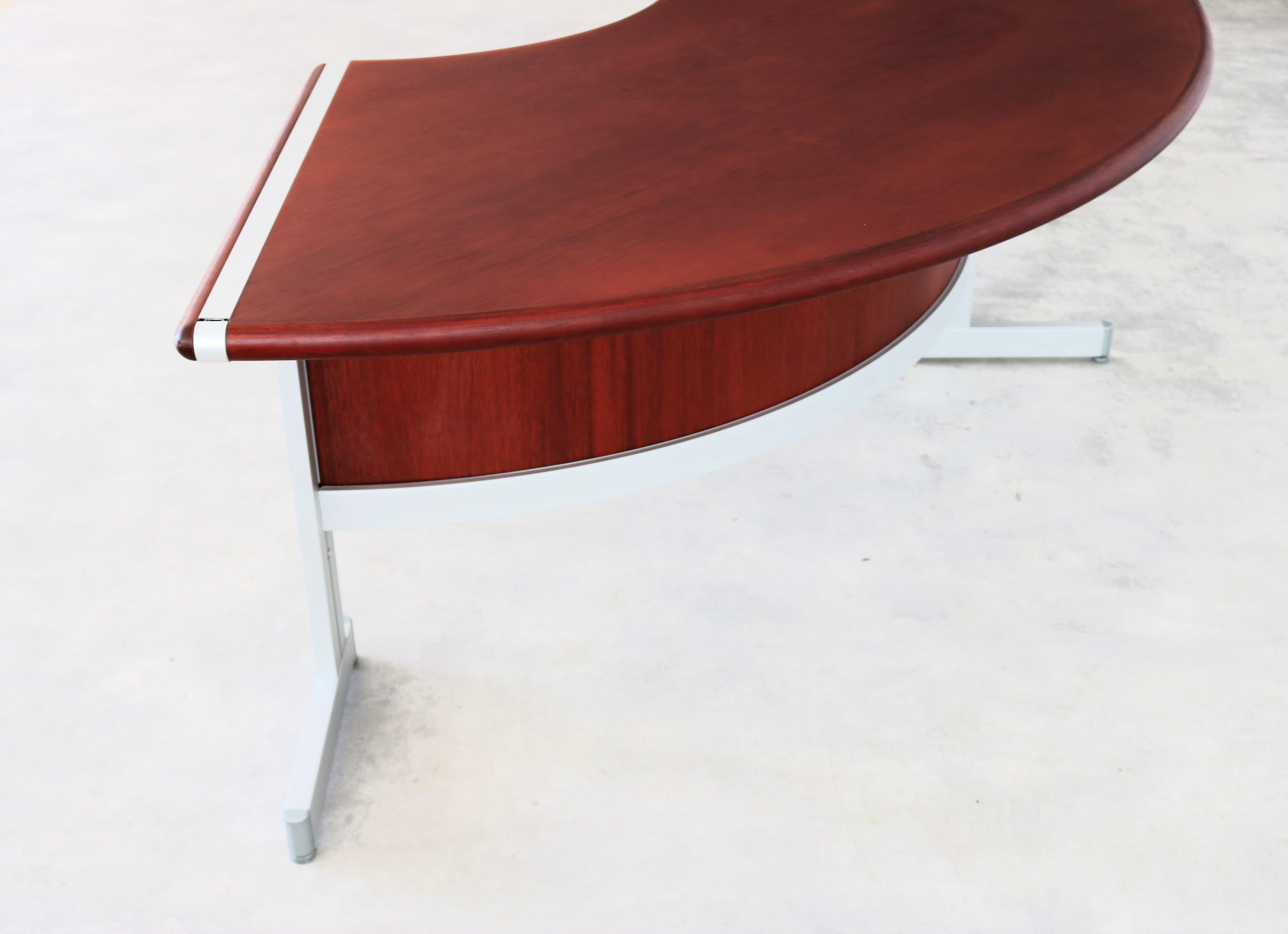 Bureau vintage  mobilier de bureau  1970s en vente 2
