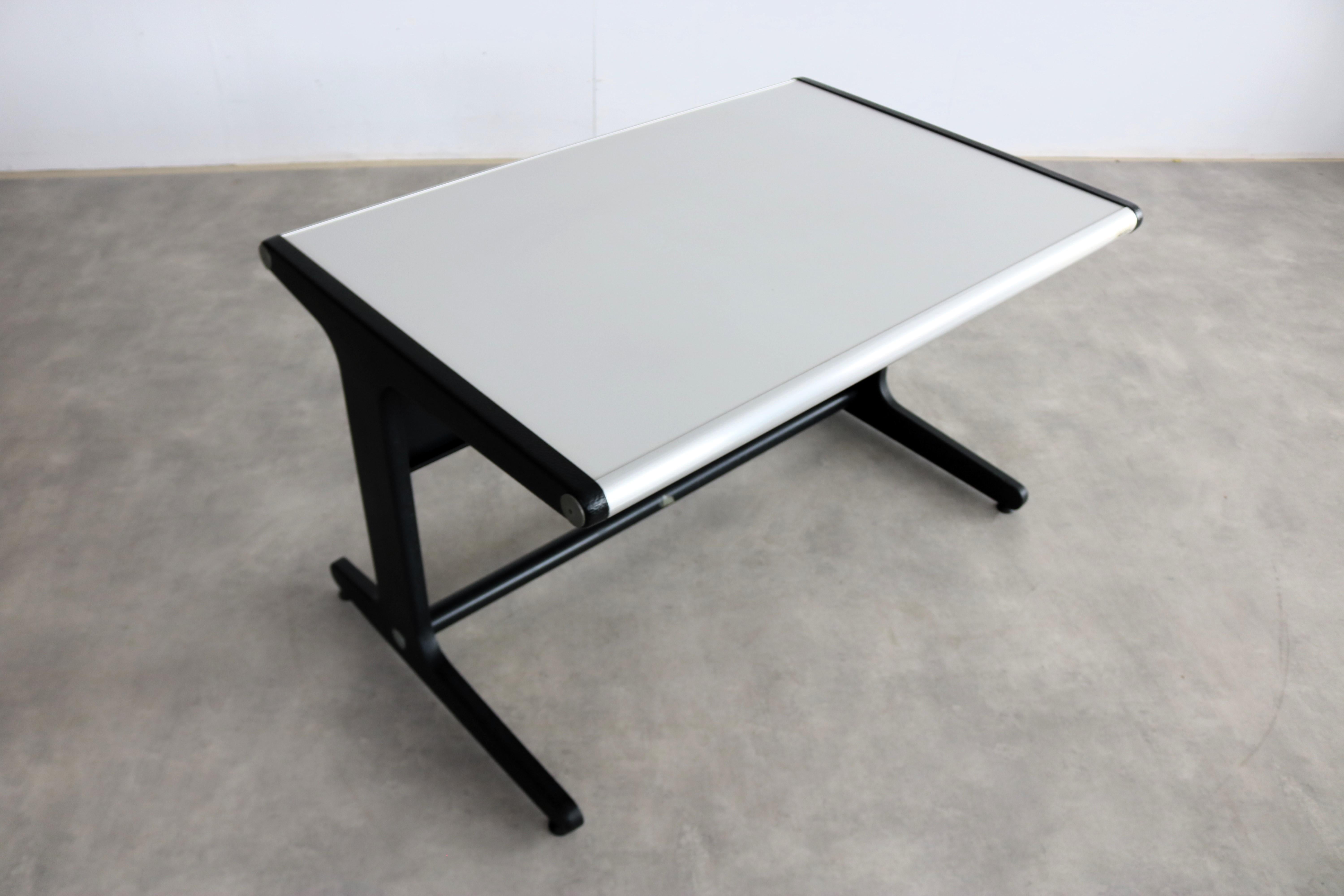 alter Schreibtisch  Tabelle  70's  Hillebrand (Ende des 20. Jahrhunderts) im Angebot