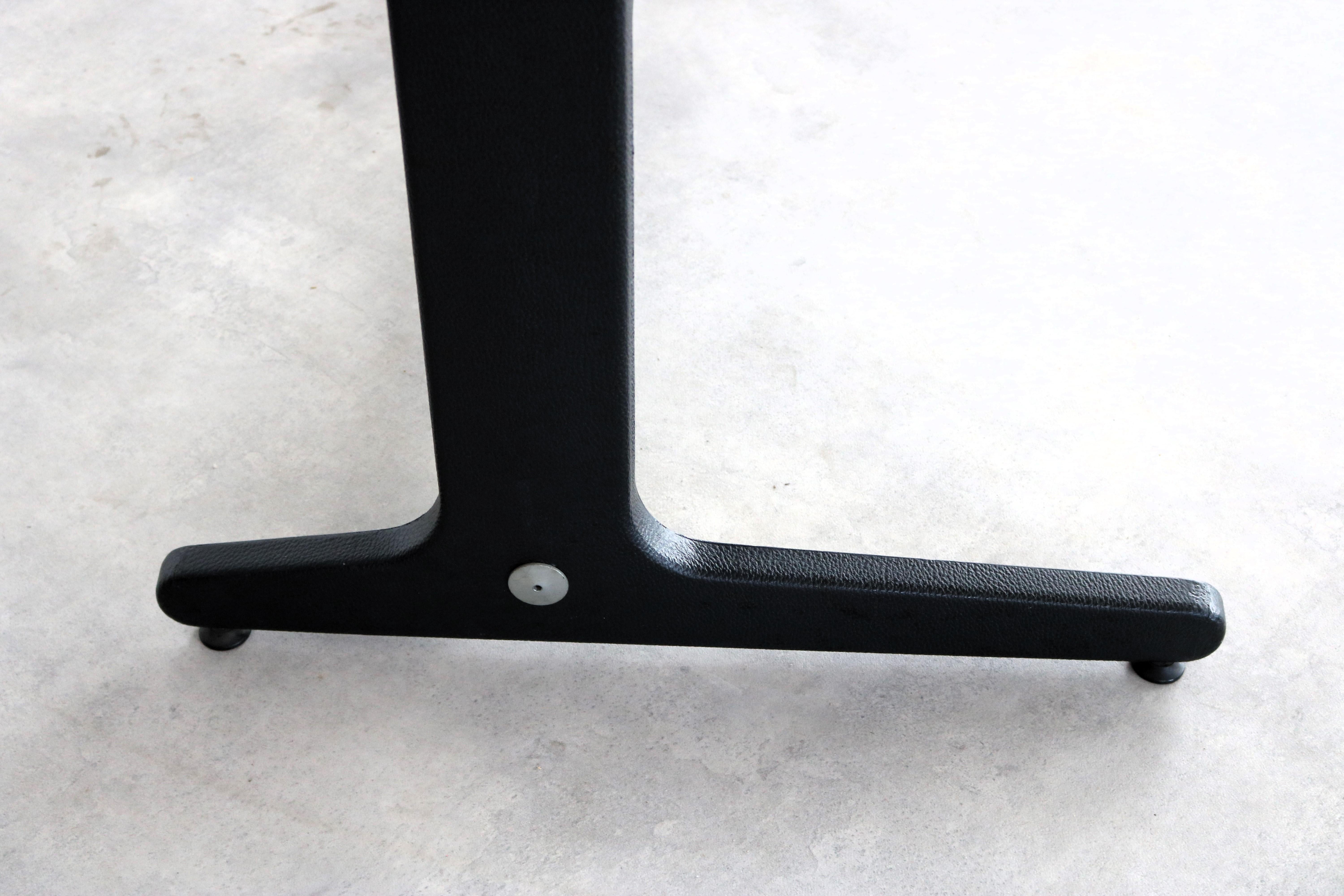alter Schreibtisch  Tabelle  70's  Hillebrand (Metall) im Angebot