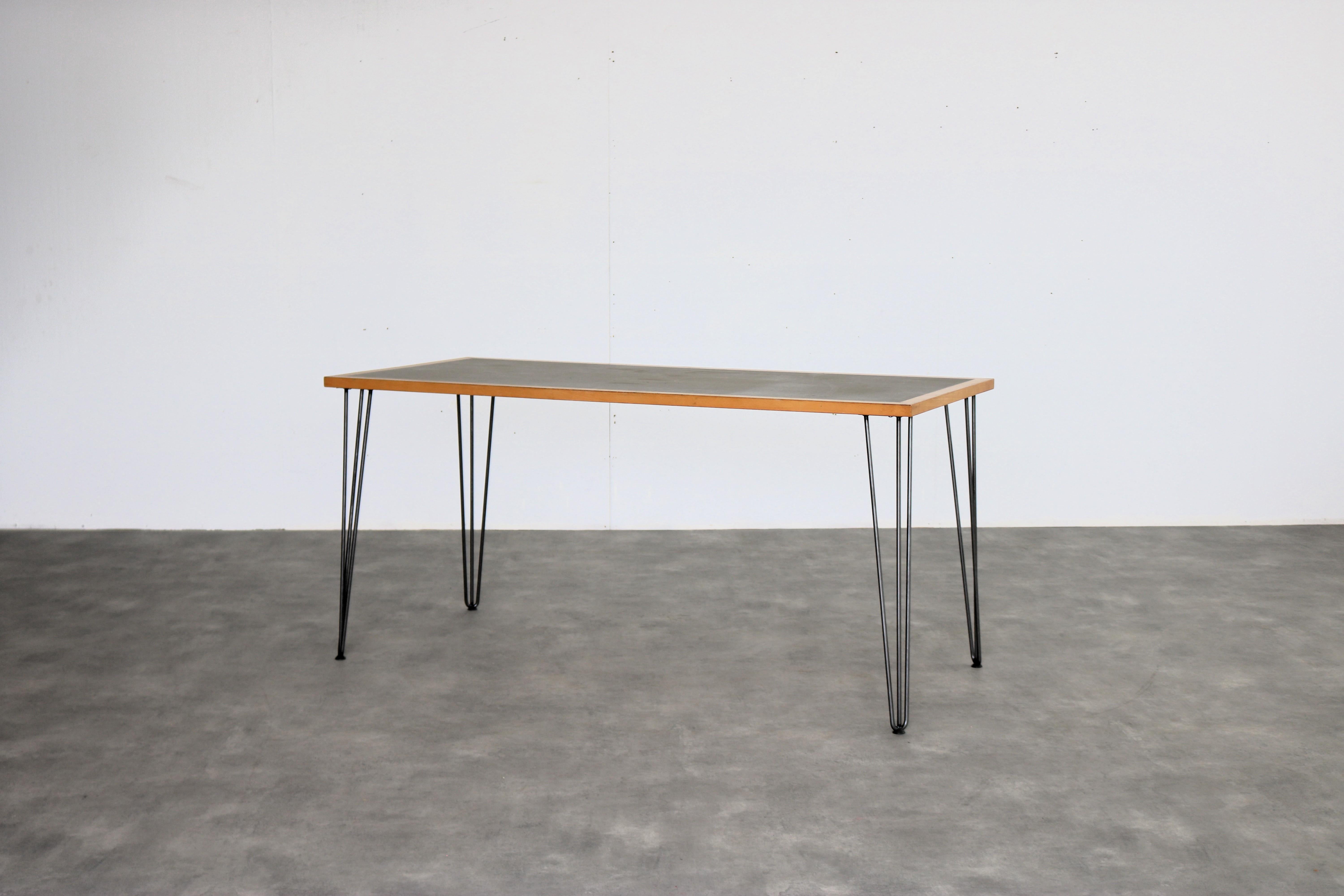vintage desk  table  70s  Magnus Olesen

period  70s
design  Magnus Olesen  Denmark
condition  good  light signs of use
size  74.5 x 155 x 70 (hxbxd)

details  wood; chrome; linoleum; 

item number  2768