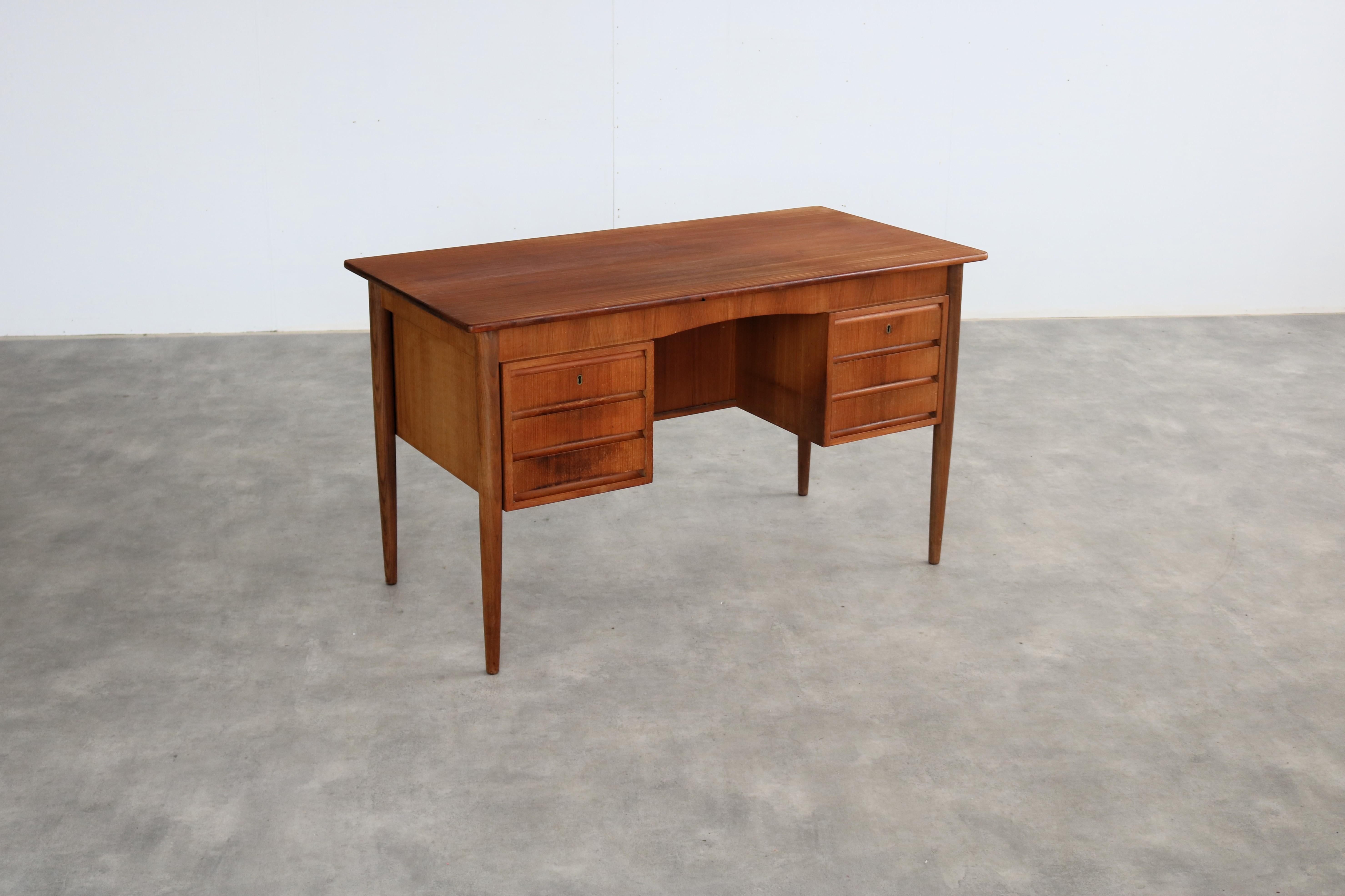 Scrivania vintage  Teak  1960s  Danese In condizioni buone in vendita a Lemmer, NL