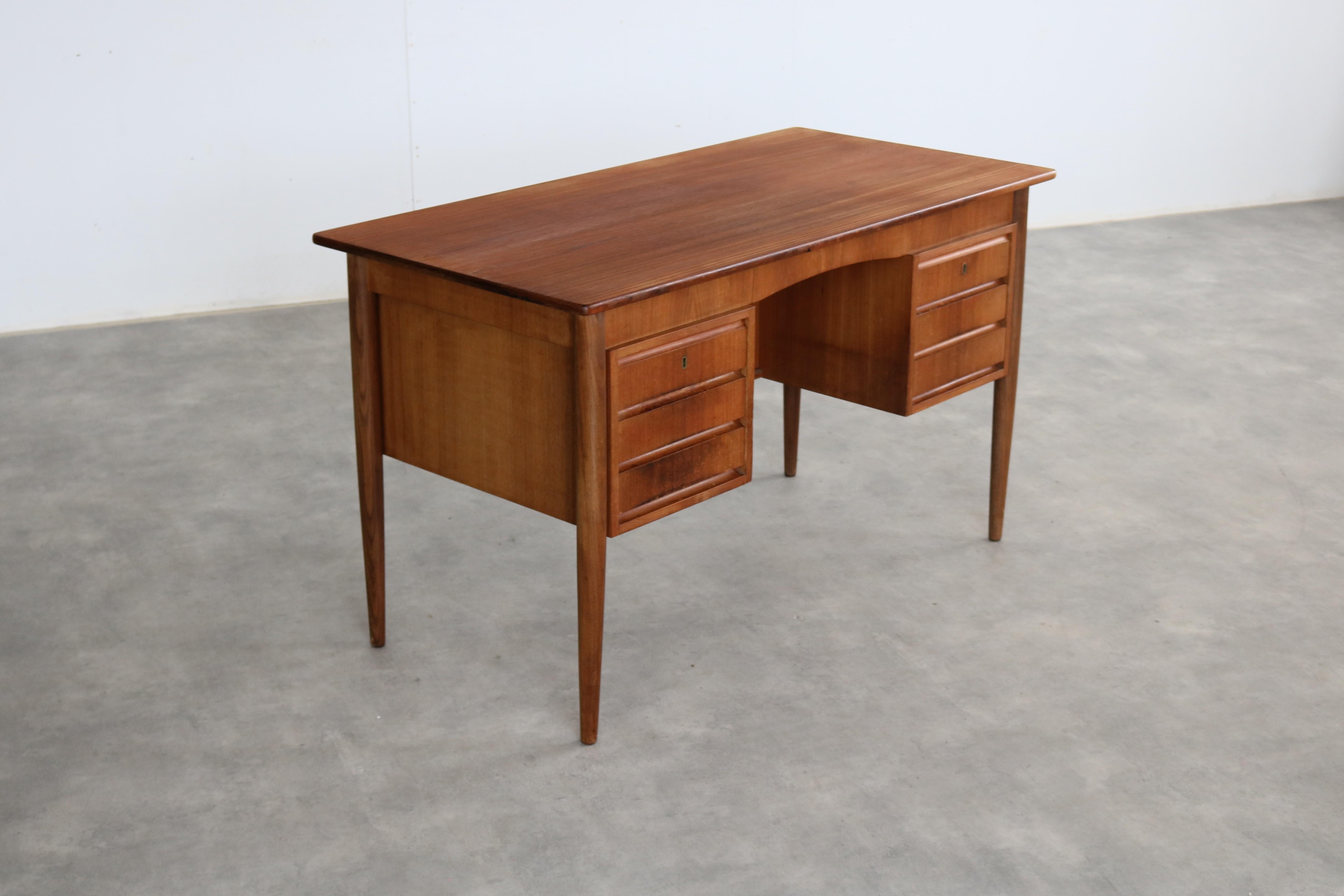 Metà XX secolo Scrivania vintage  Teak  1960s  Danese in vendita