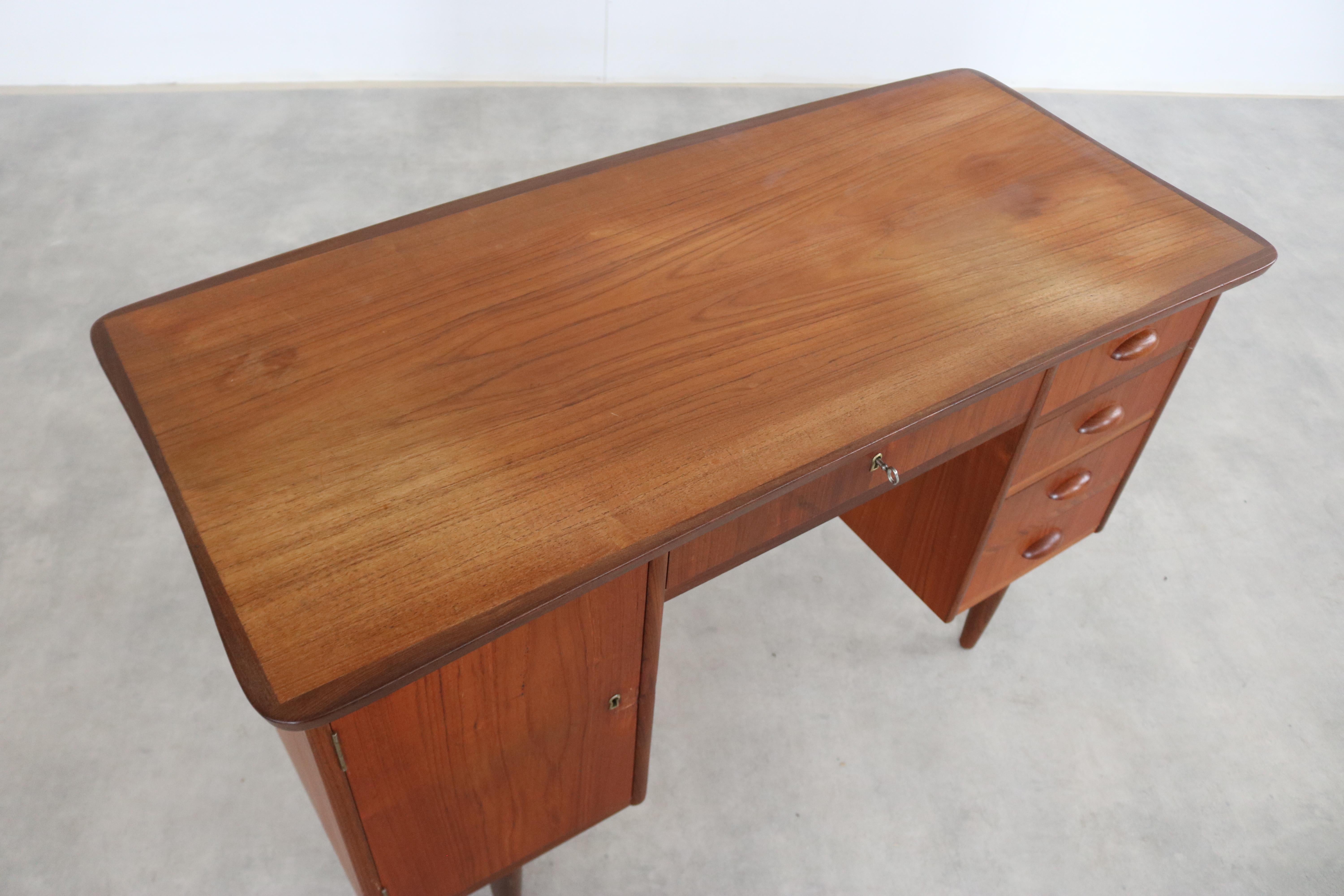 Scrivania vintage  Teak  1960s  Danese in vendita 1