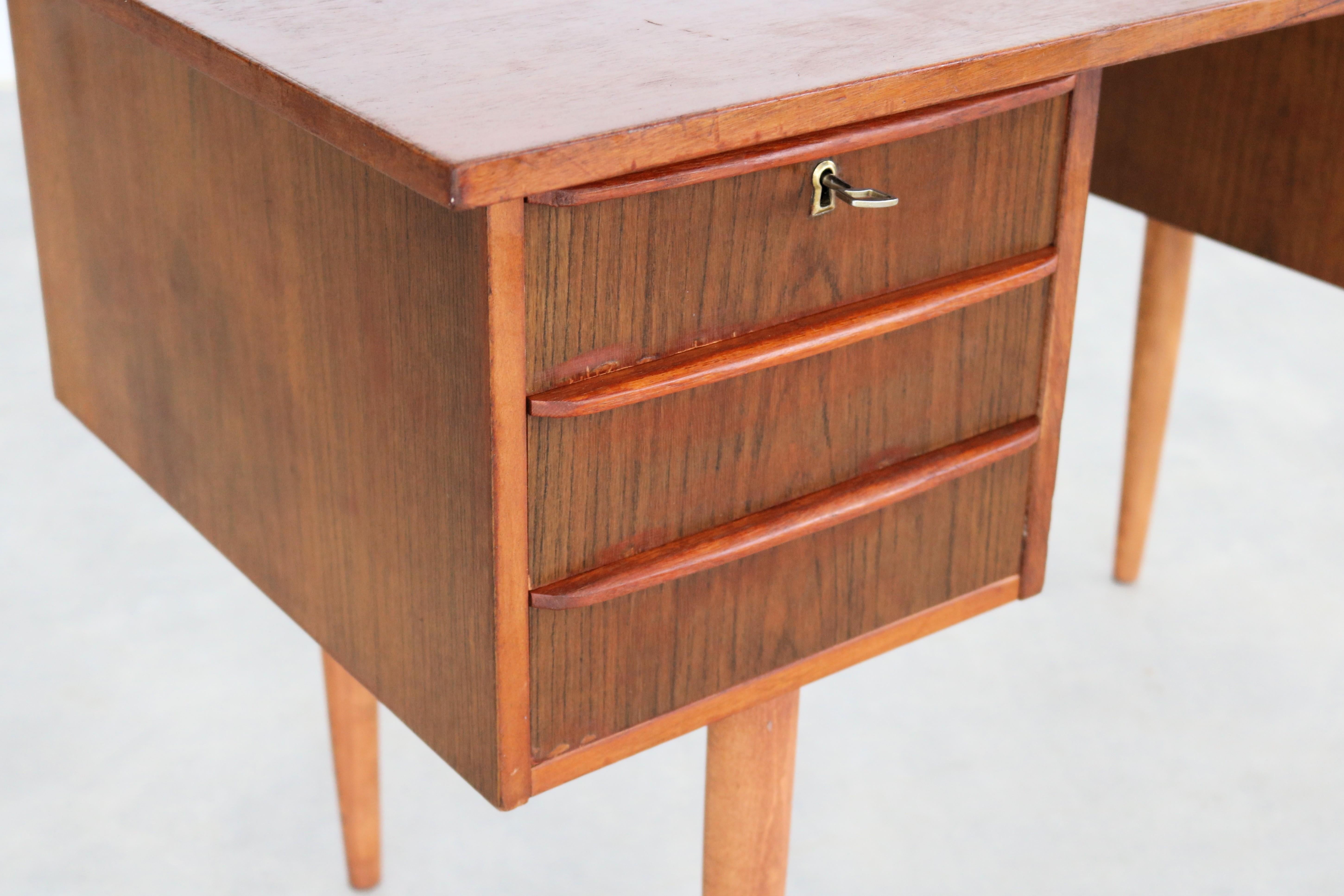scrivania vintage  Teak  1960s  Danese in vendita 4