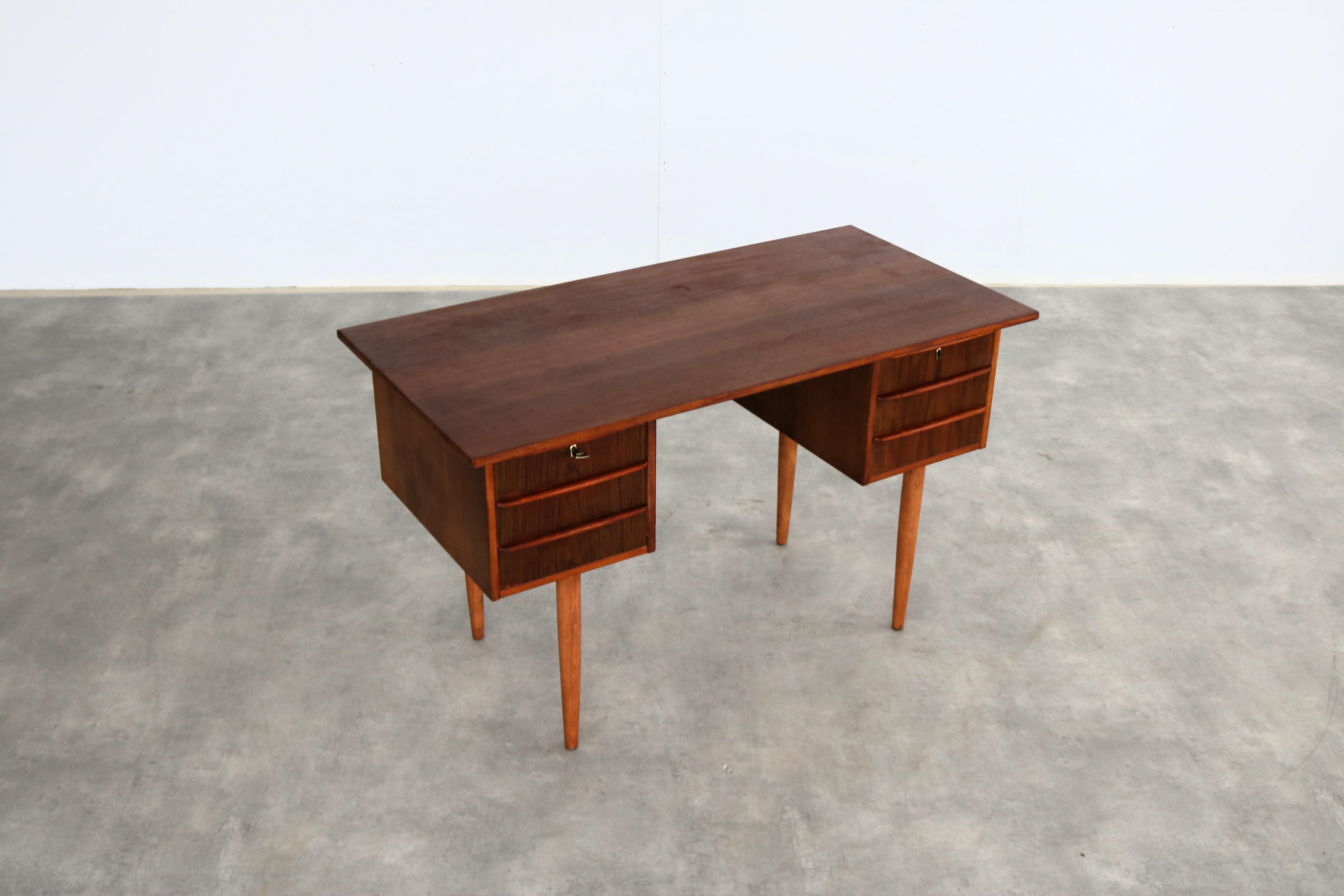 scrivania vintage  Teak  1960s  Danese in vendita 5