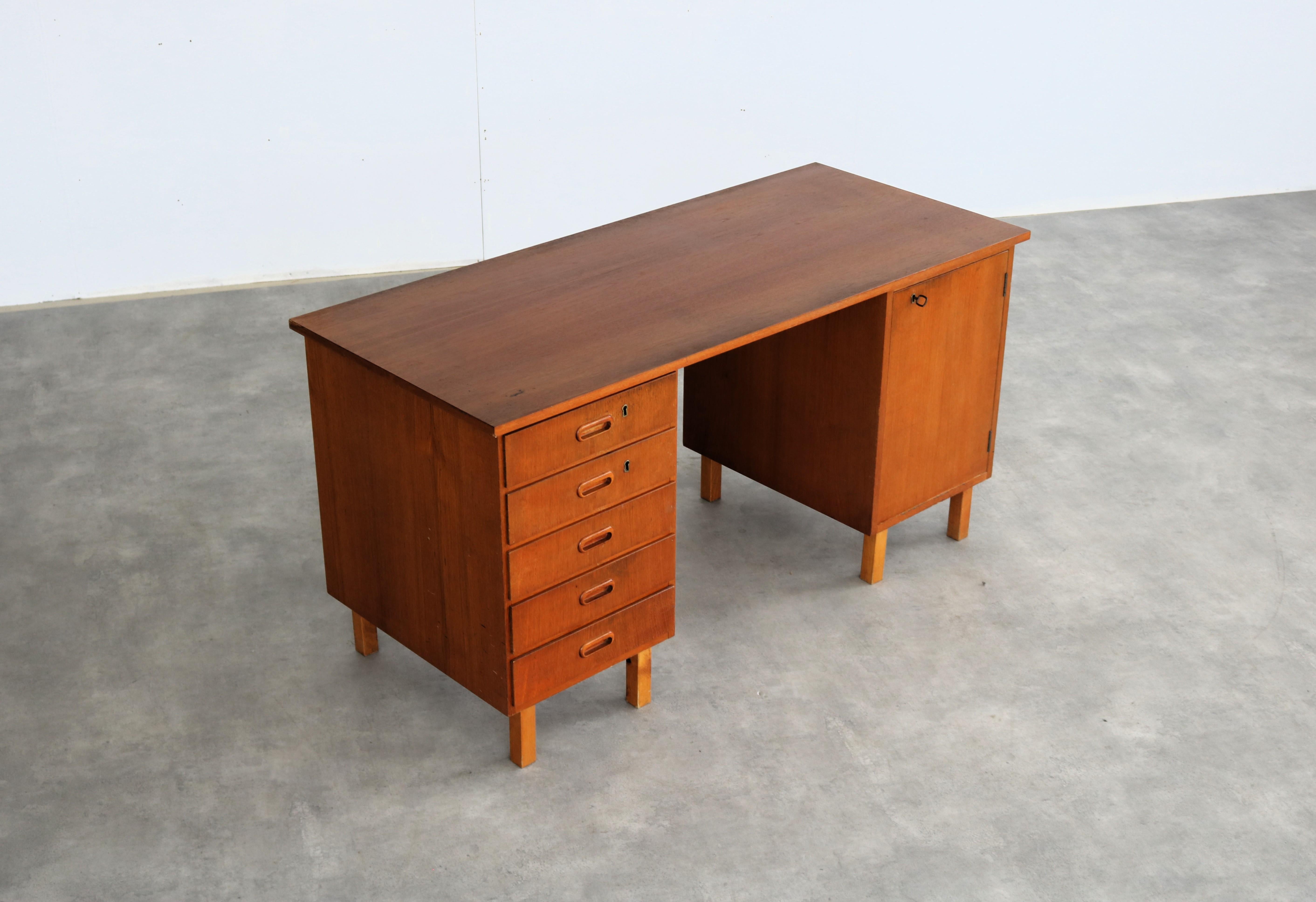 Scrivania vintage  Teak  1960s  Svedese in vendita 5