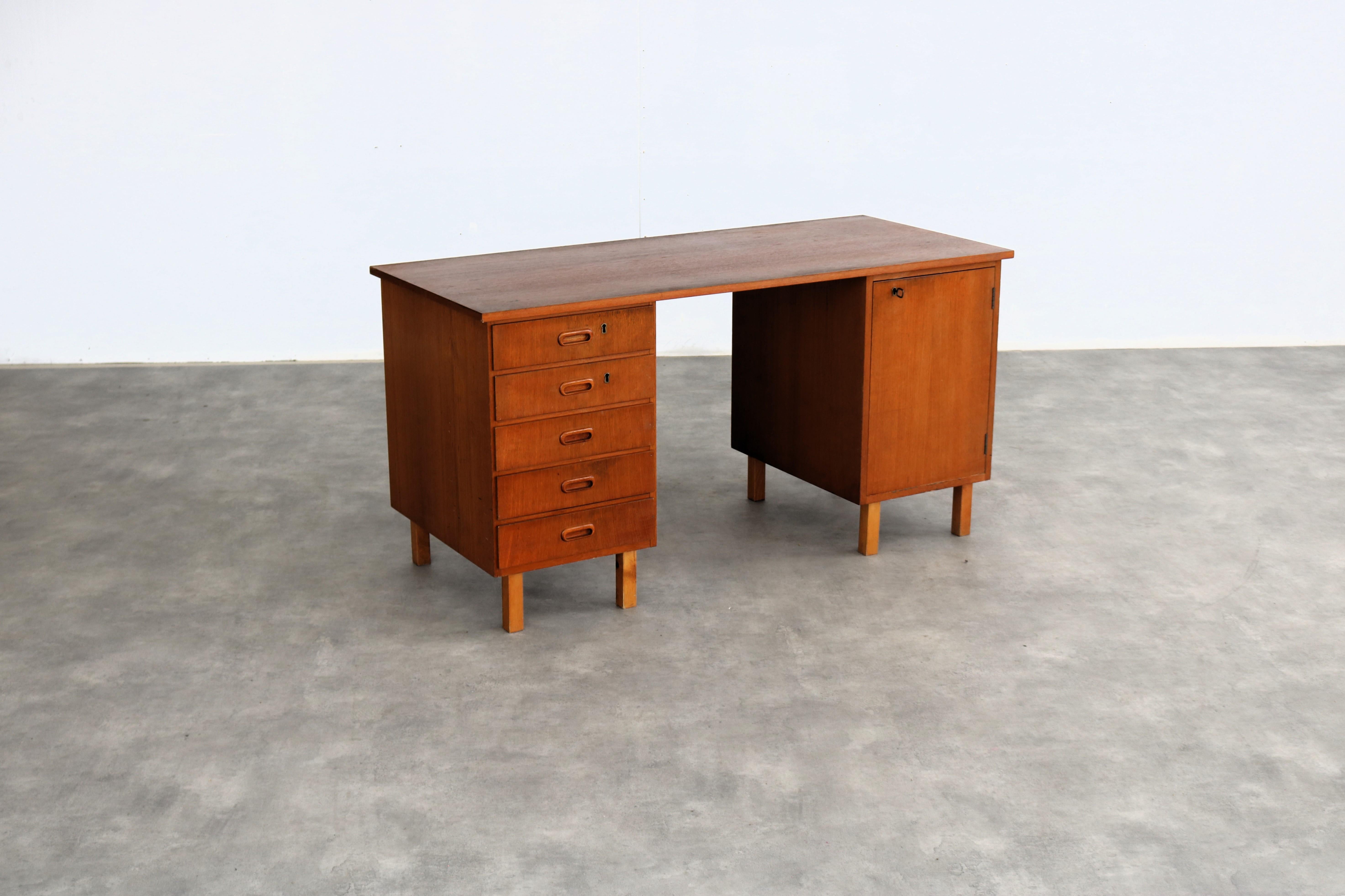 Scrivania vintage  Teak  1960s  Svedese In condizioni buone in vendita a Lemmer, NL