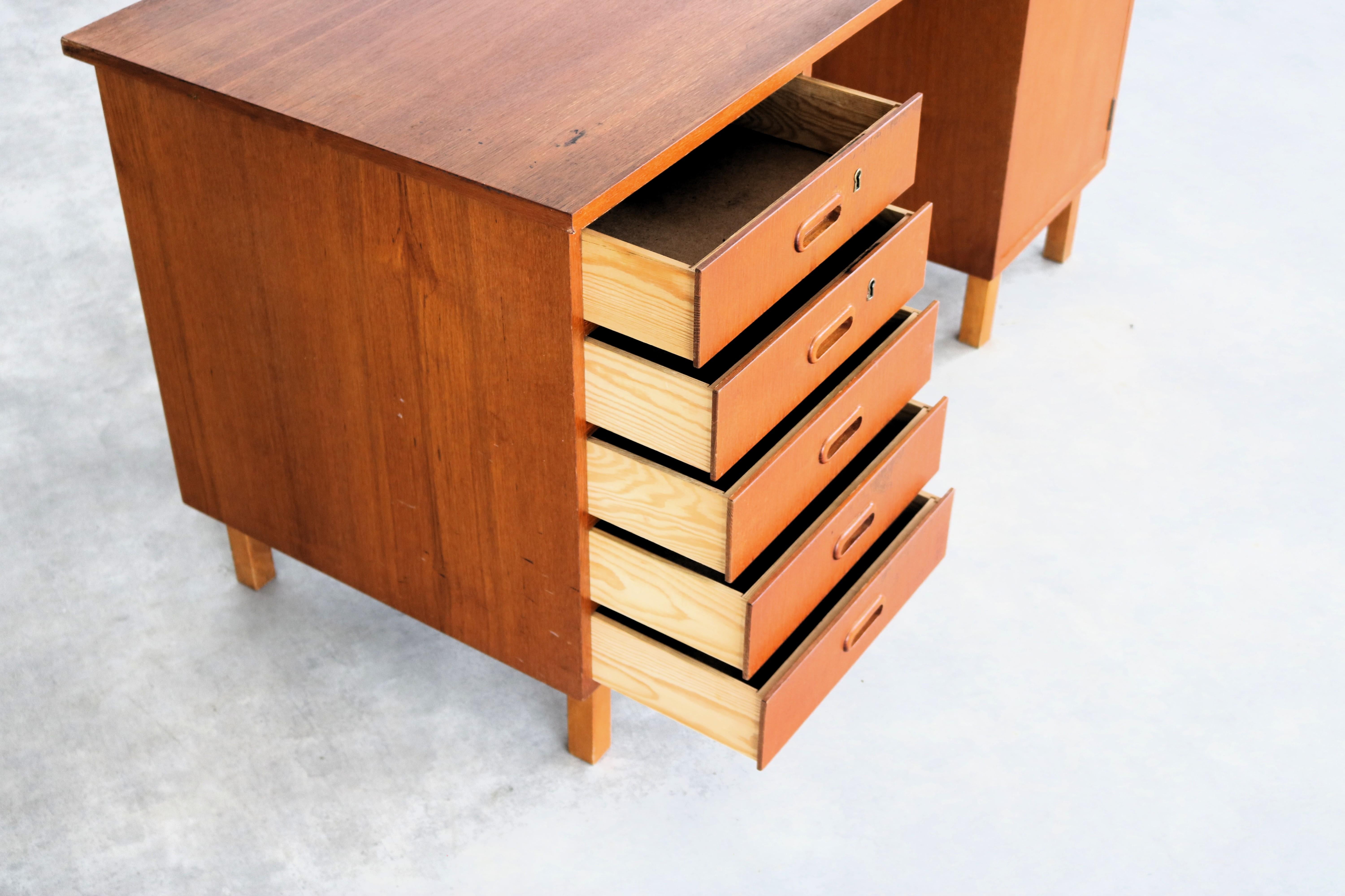 Scrivania vintage  Teak  1960s  Svedese in vendita 1