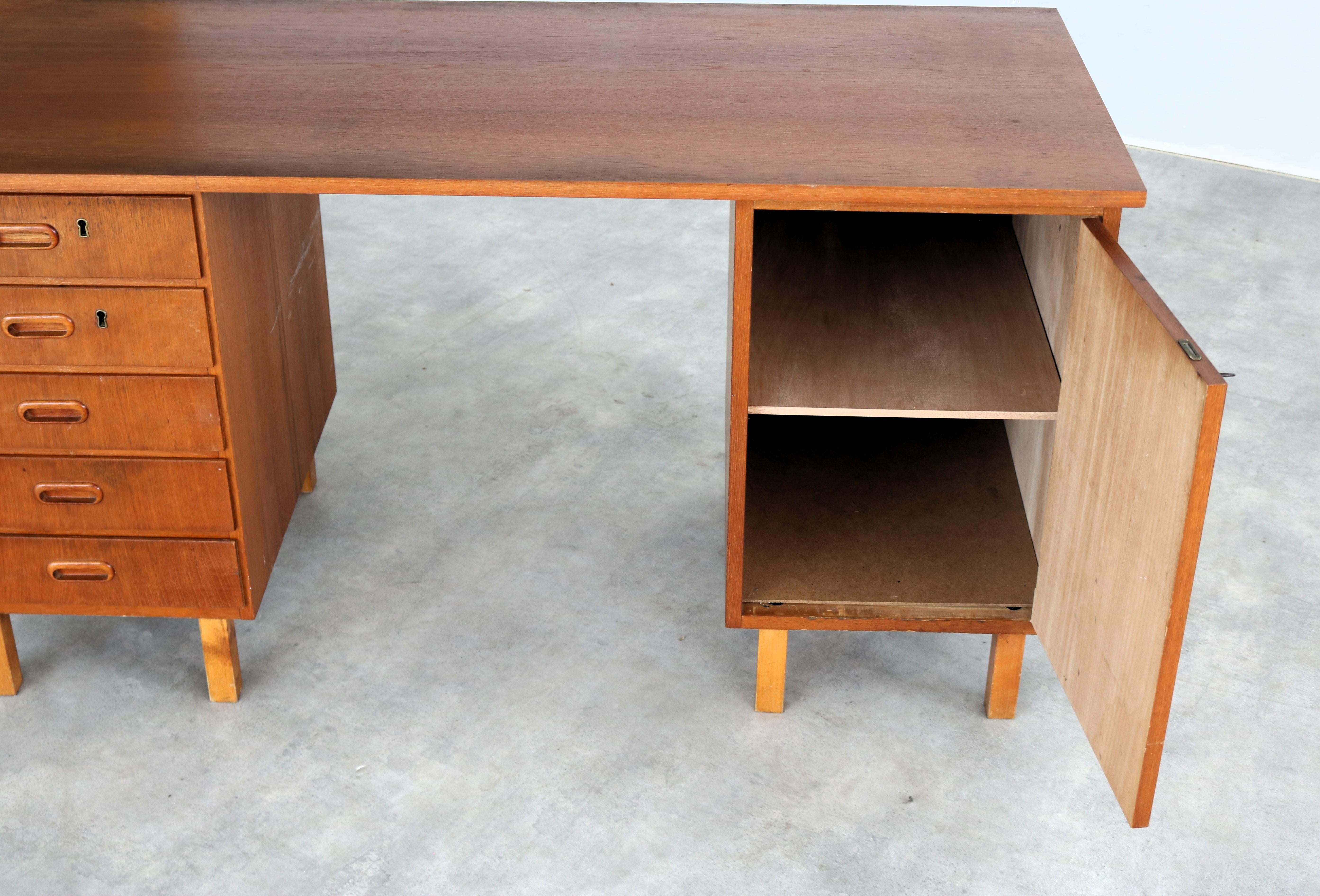 Scrivania vintage  Teak  1960s  Svedese in vendita 2