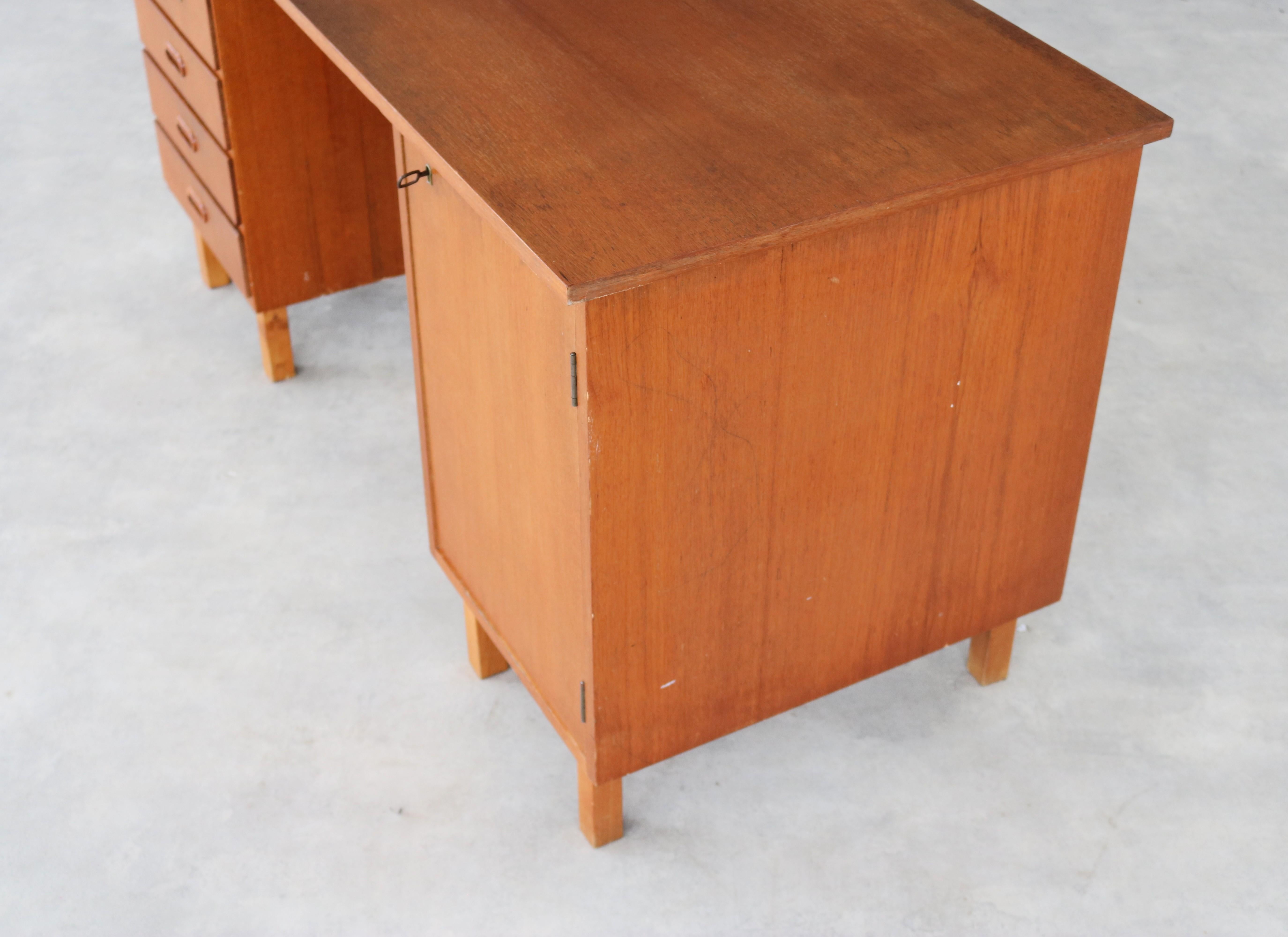 Scrivania vintage  Teak  1960s  Svedese in vendita 3