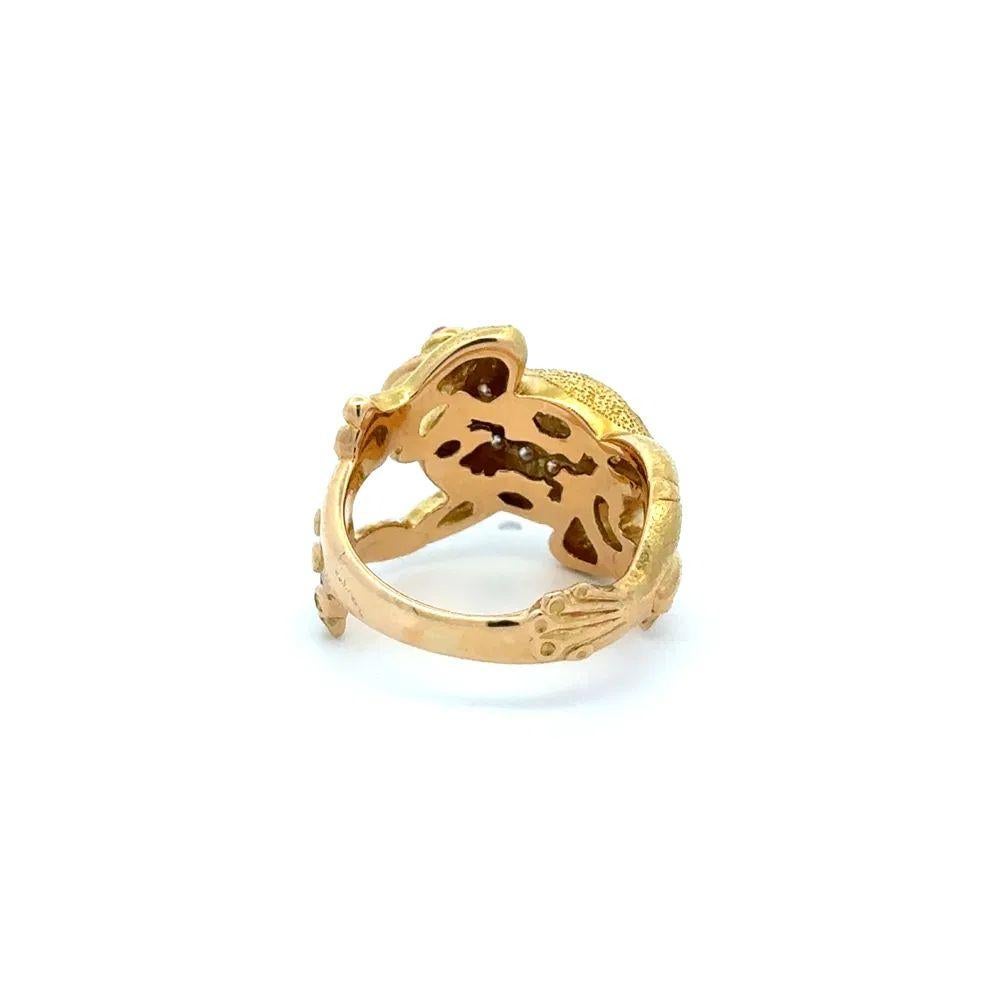 Round Cut Vintage Detailed Frog Diamond and Ruby Eyes Gold Ring For Sale