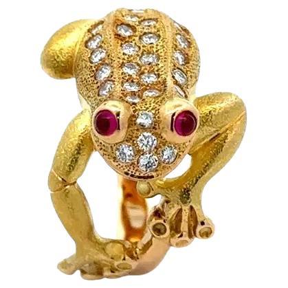 Vintage Detailed Frog Diamond and Ruby Eyes Gold Ring