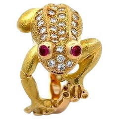Vintage Detailed Frog Diamond and Ruby Eyes Gold Ring