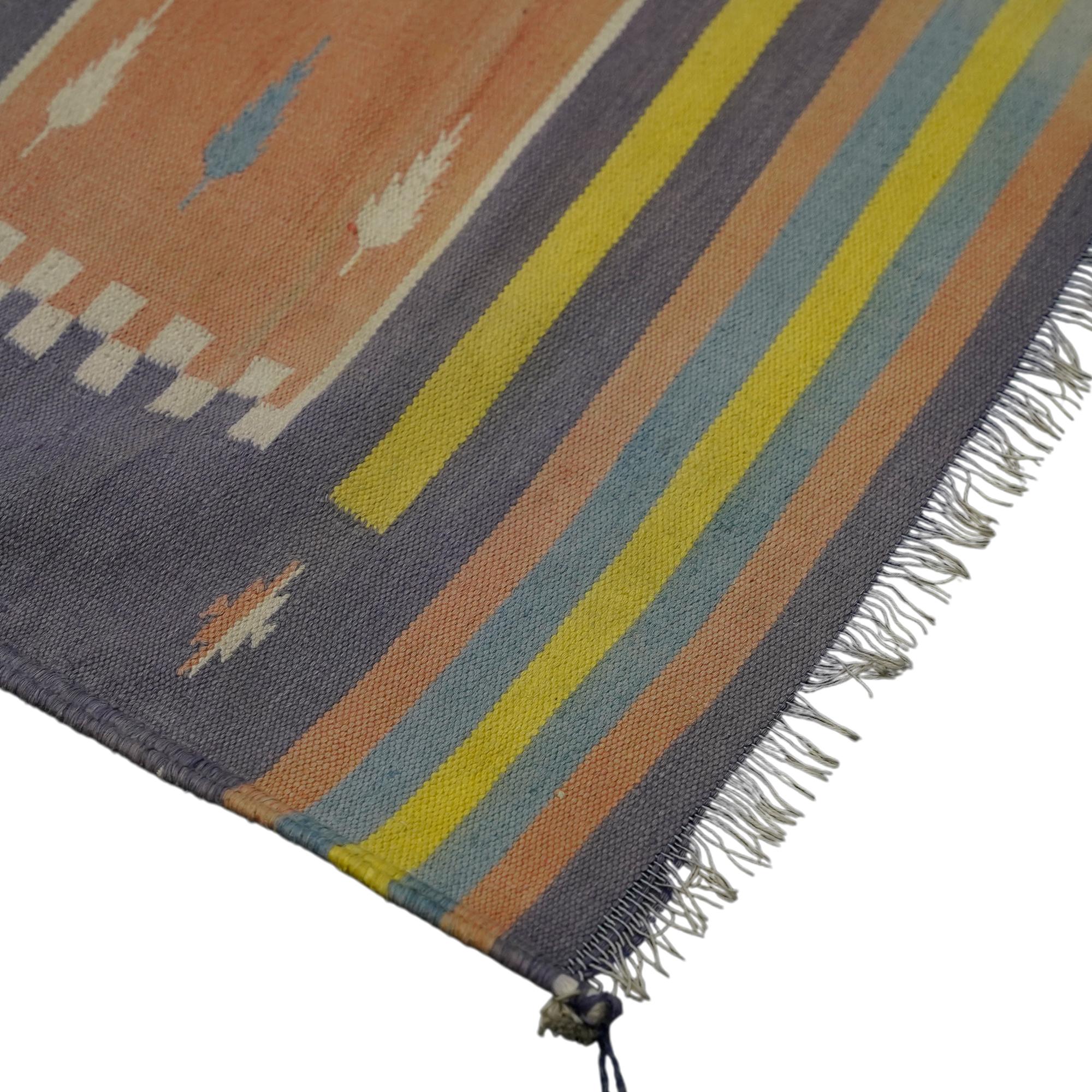 Tessuto a mano Tappeto vintage Dhurrie Extra-Long Geometric Runner Rug in Blue & Greene  Rug & Kilim in vendita