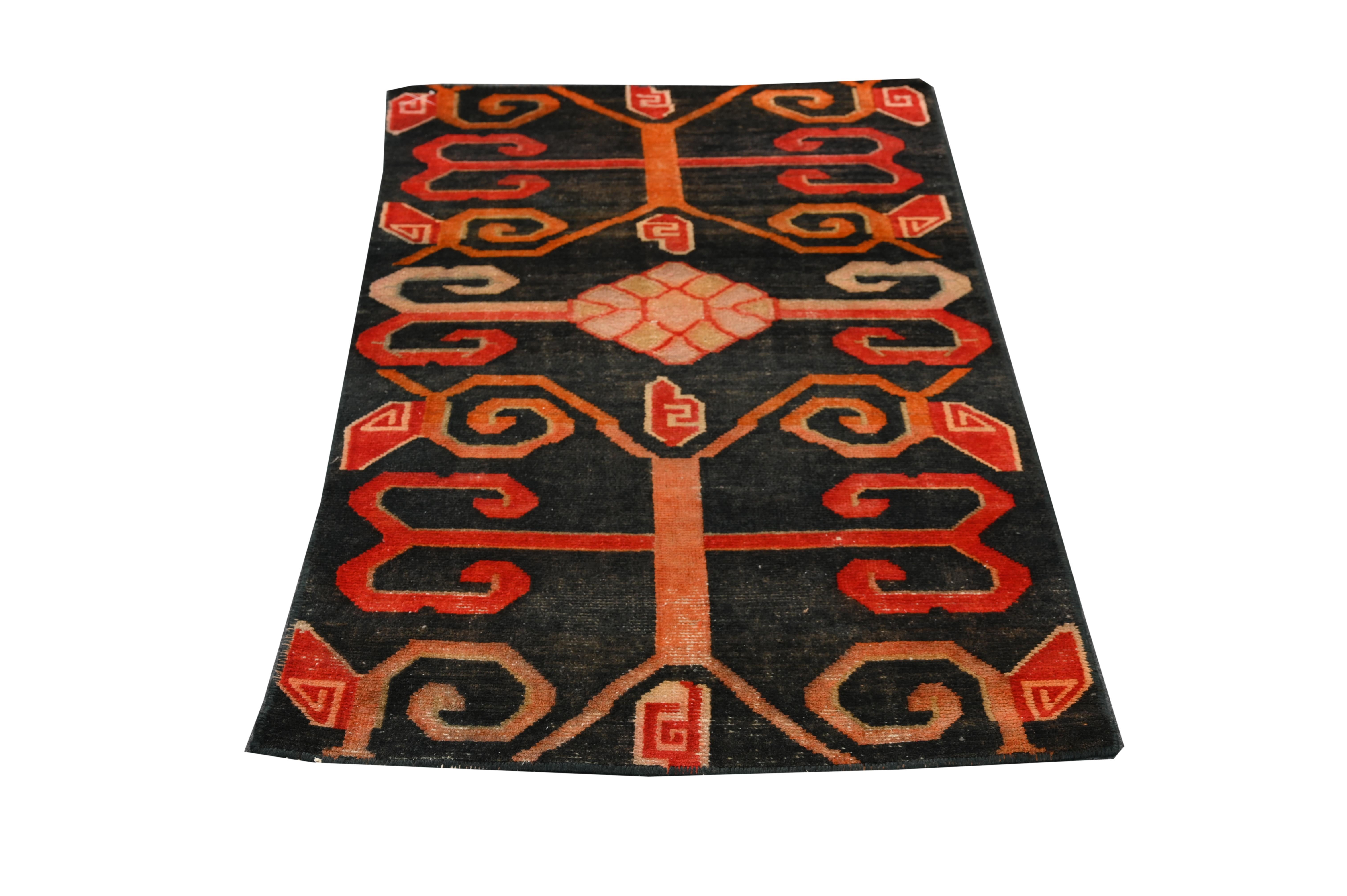 This vintage 3x5 Dhurrie is an exciting new entry in Rug & Kilim's esteemed flat weave collection. Handwoven in cotton, it originates from India circa 1950-1960. 

Further on the Design:

This flat weave prefers medallions and geometric patterns in