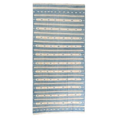 Dhurrie vintage a trama piatta a strisce blu e bianco sporco di Rug & Kilim