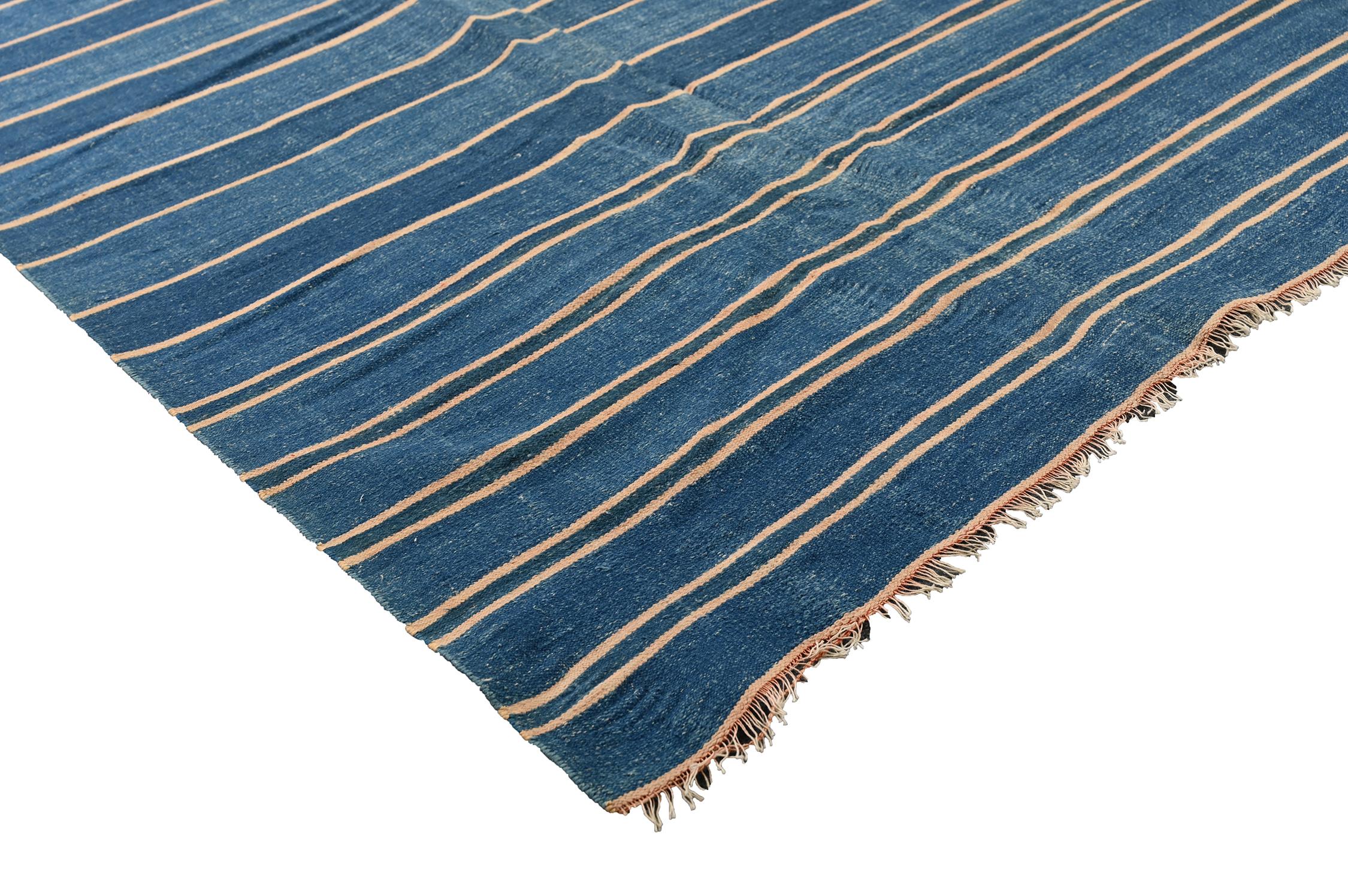 Flaches Geflecht Dhurrie in Blau gestreift von Rug & Kilim, Vintage (Indisch) im Angebot