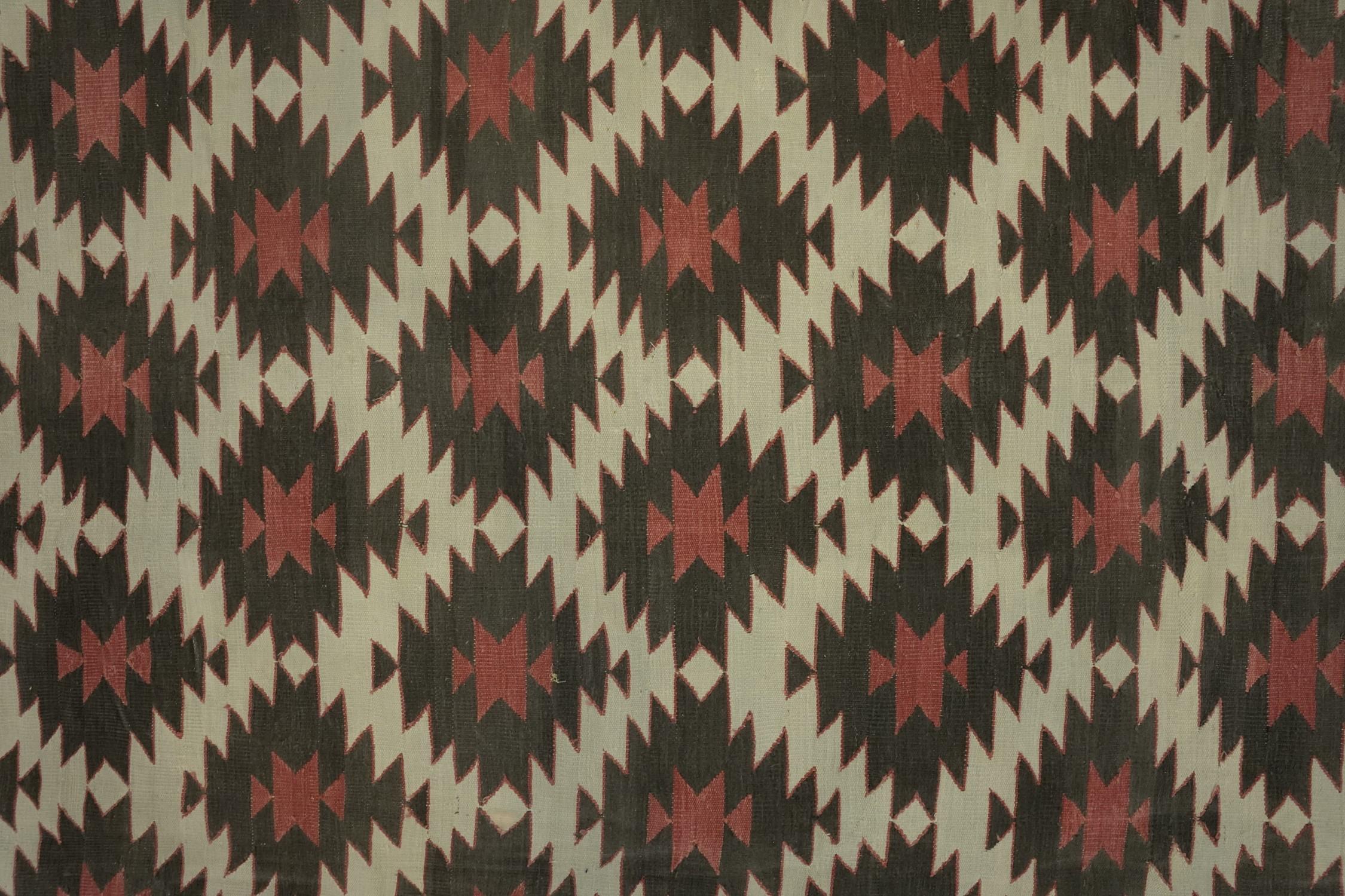 Vintage Dhurrie Geometrischer Quadratischer Teppich (Handgewebt) im Angebot