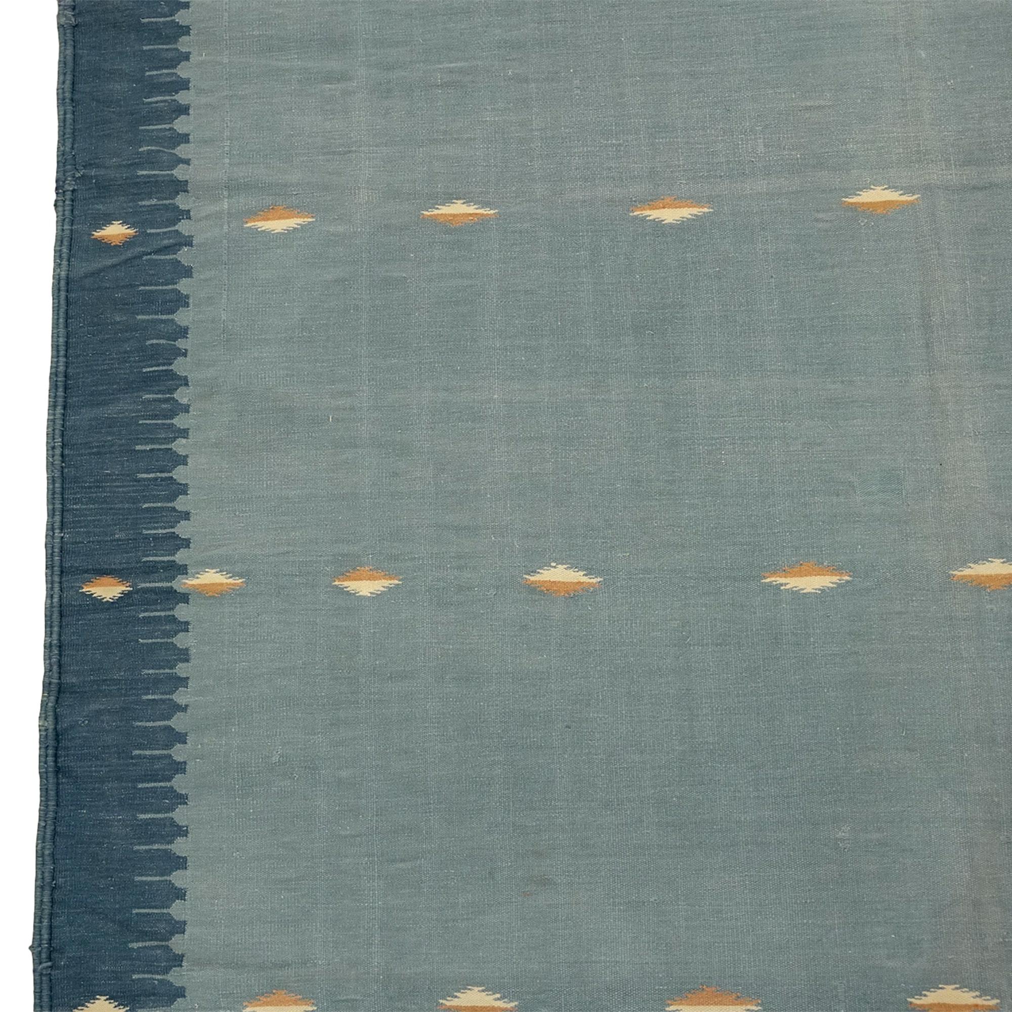 Geometrischer quadratischer Vintage-Dhurrie-Teppich in Blau von Rug & Kilim (Handgewebt) im Angebot