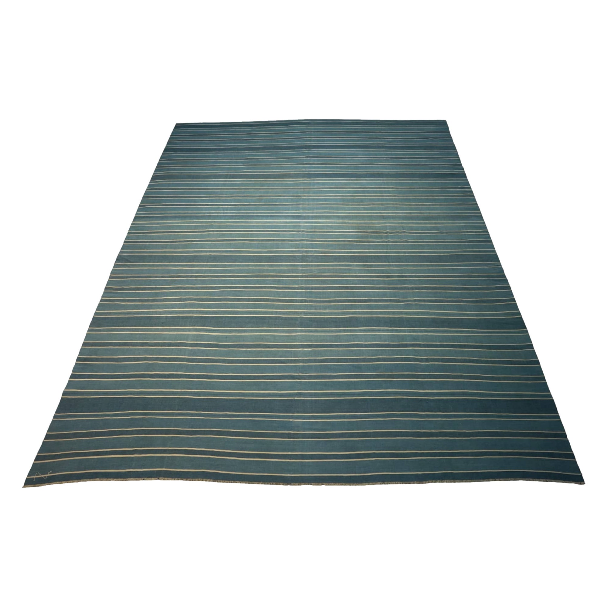 Tappeto vintage Dhurrie blu a strisce, da Rug & Kilim