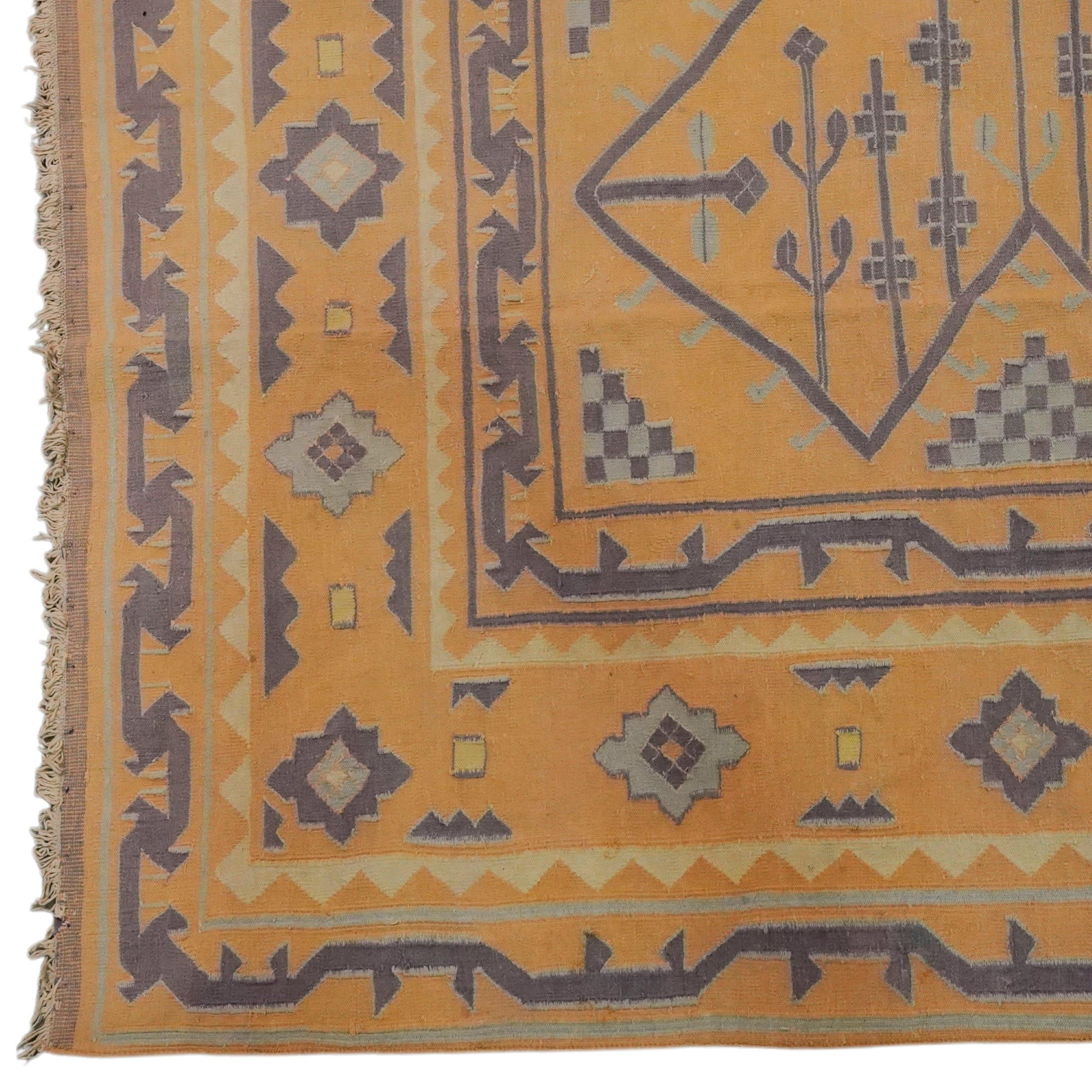 Indiano Tappeto Dhurrie vintage in oro e grigio con medaglioni  Rug & Kilim in vendita