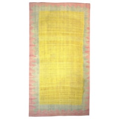 Tappeto Dhurrie vintage in oro con bordo geometrico, da Rug & Kilim
