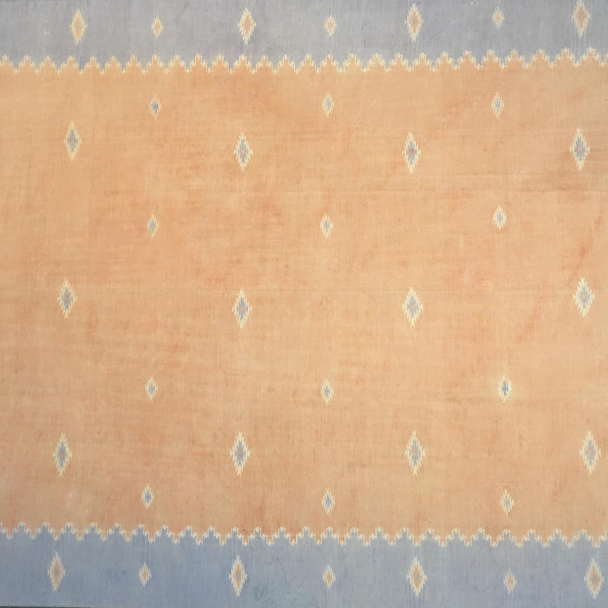 Vintage Dhurrie-Teppich mit geometrischen Mustern, von Rug & Kilim im Zustand „Gut“ im Angebot in Long Island City, NY