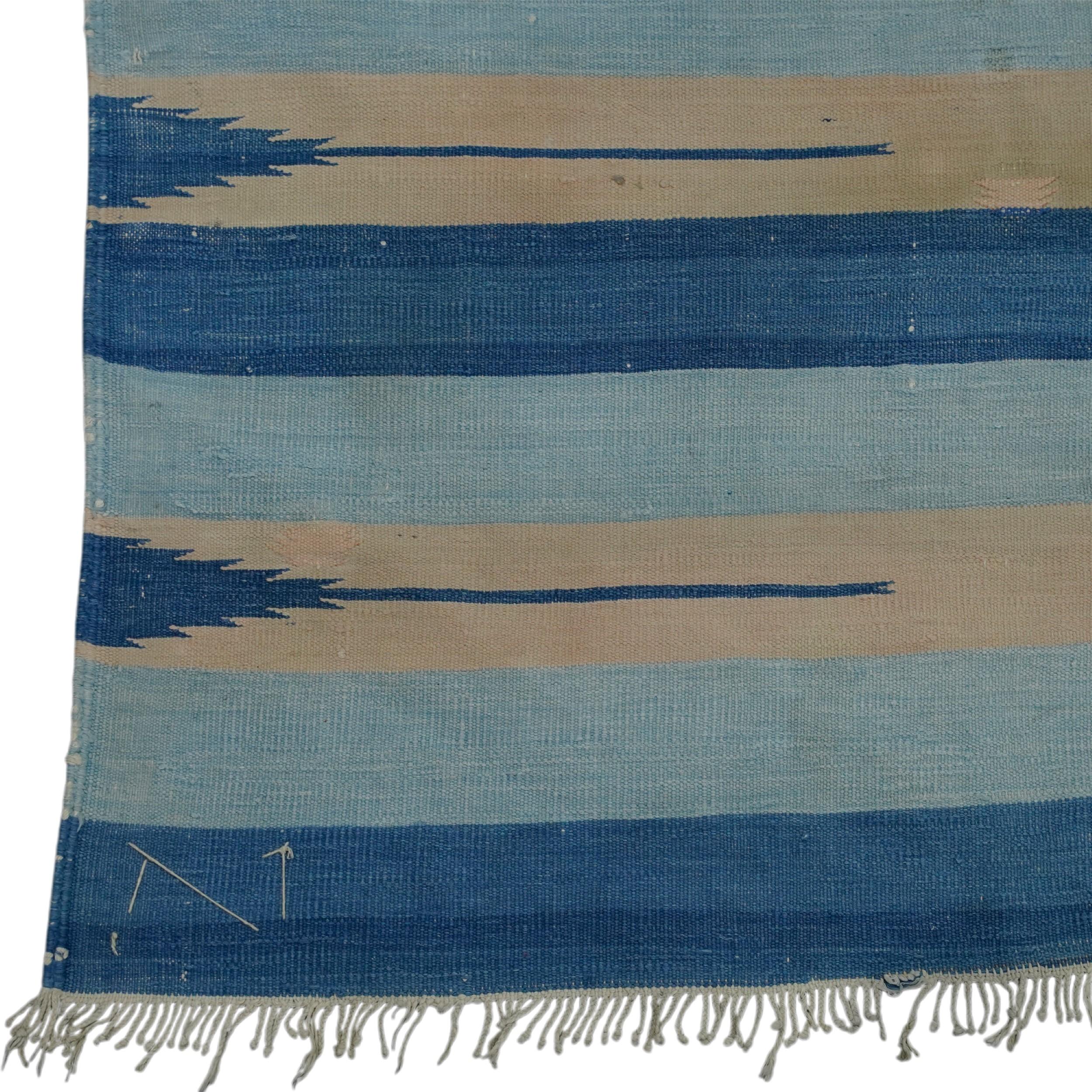 Tappeto vintage Dhurrie a strisce blu e beige  Rug & Kilim In condizioni buone in vendita a Long Island City, NY
