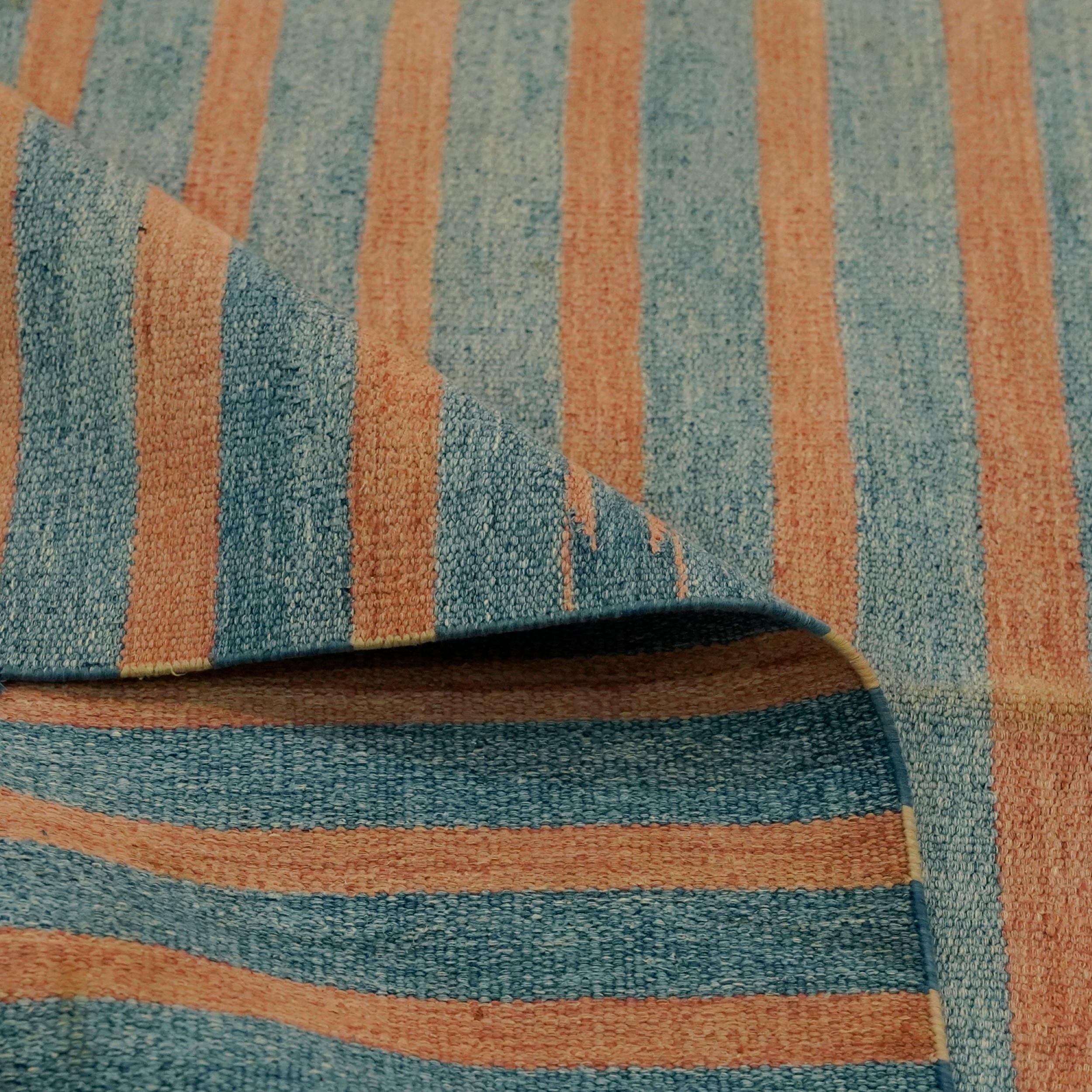 Tappeto vintage Dhurrie con strisce blu e marroni  Rug & Kilim In condizioni buone in vendita a Long Island City, NY