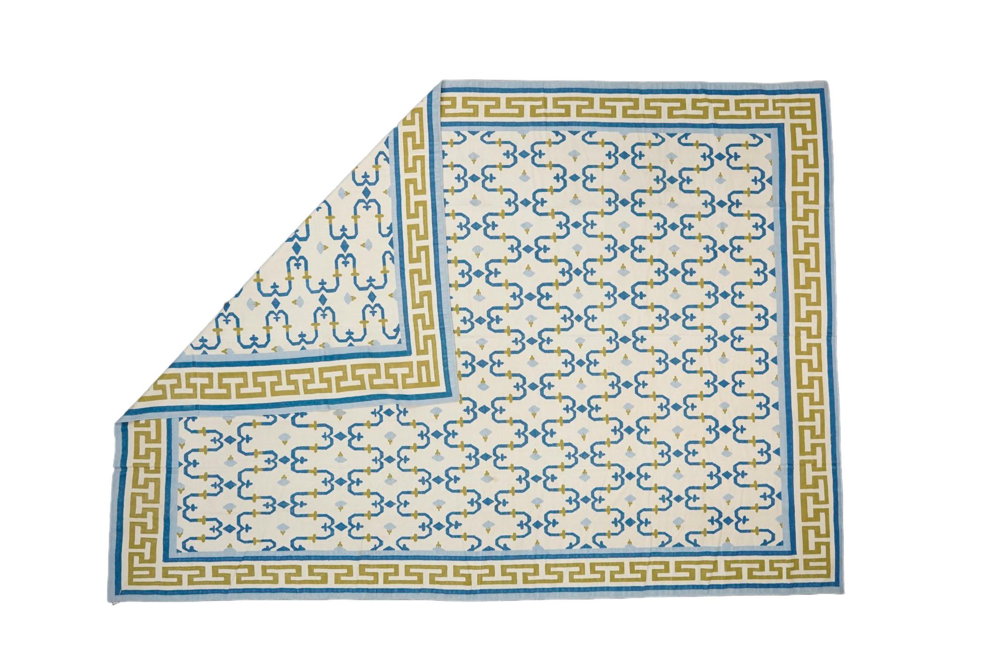 Vintage Dhurrie Vintage-Teppich mit blauem und goldenem geometrischem Muster, von Rug & Kilim (Indisch) im Angebot