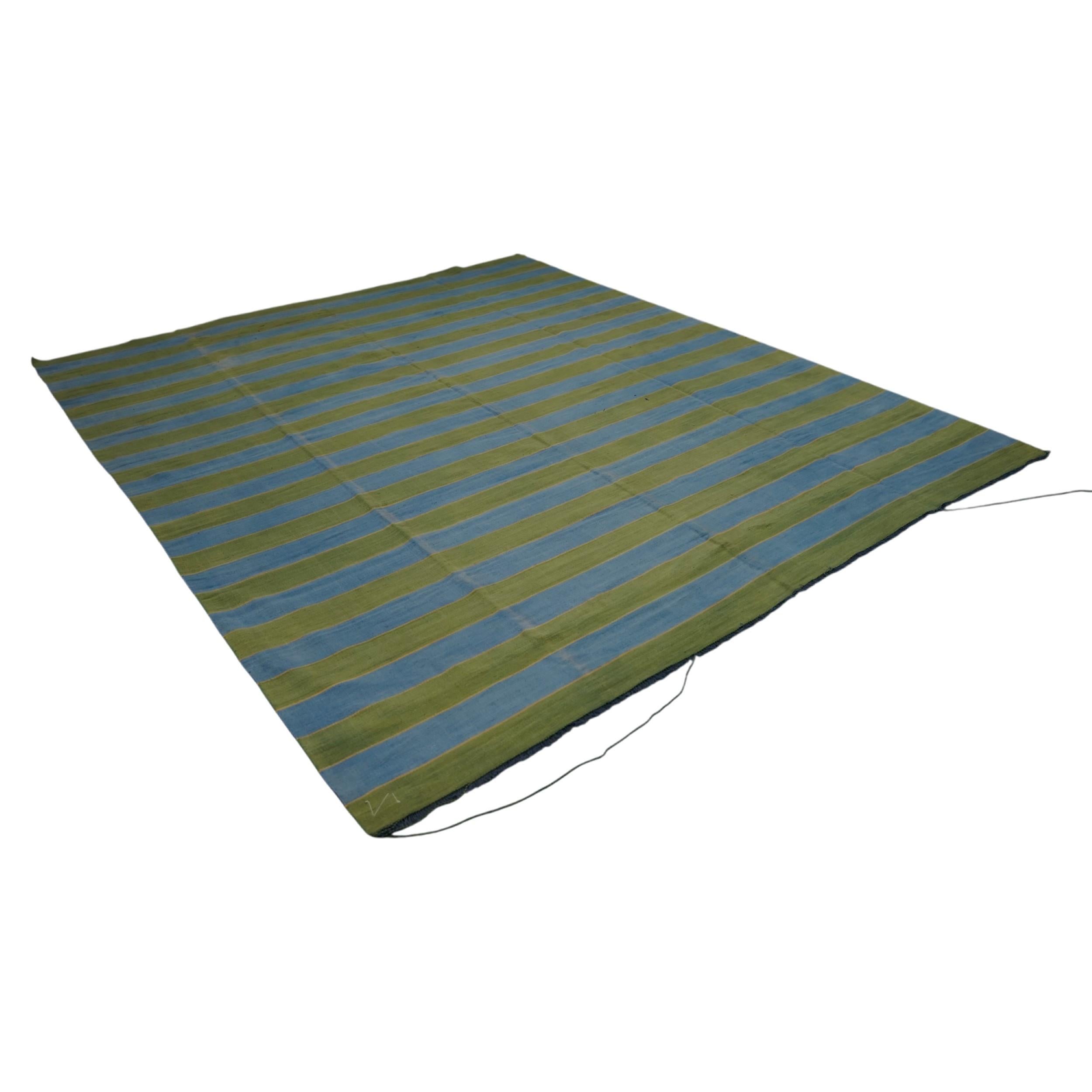 Alfombra vintage Dhurrie con rayas azules y verdes  Rug & Kilim Indio en venta