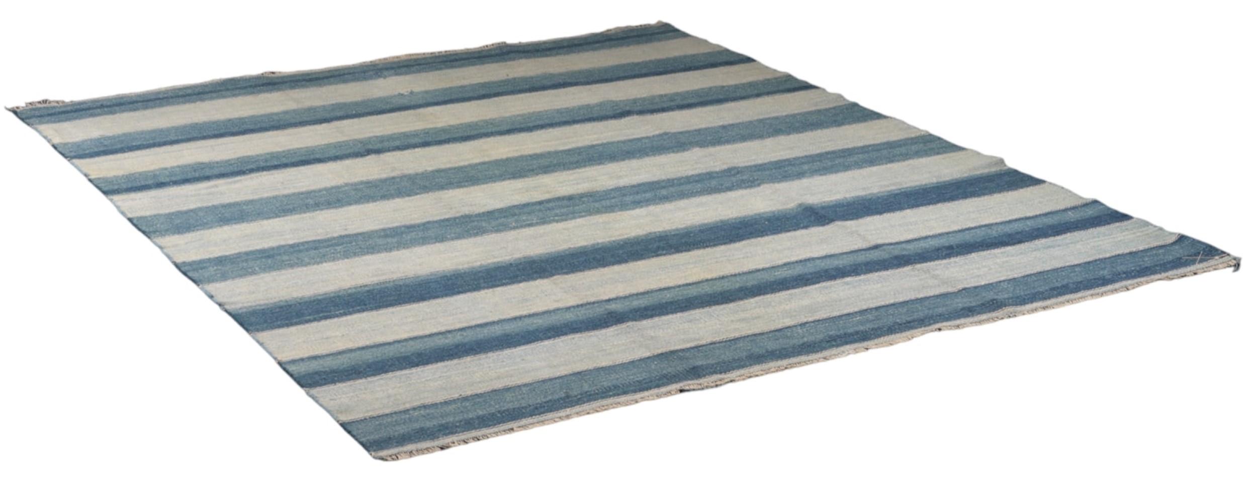 This vintage 5x7 Dhurrie flat weave is an exciting new entry in Rug & Kilim’s esteemed collection. Handwoven in wool, it originates from India circa 1950-1960. 

On the Design: 

From Rug & Kilim’s exclusive collection of vintage flatweaves, a