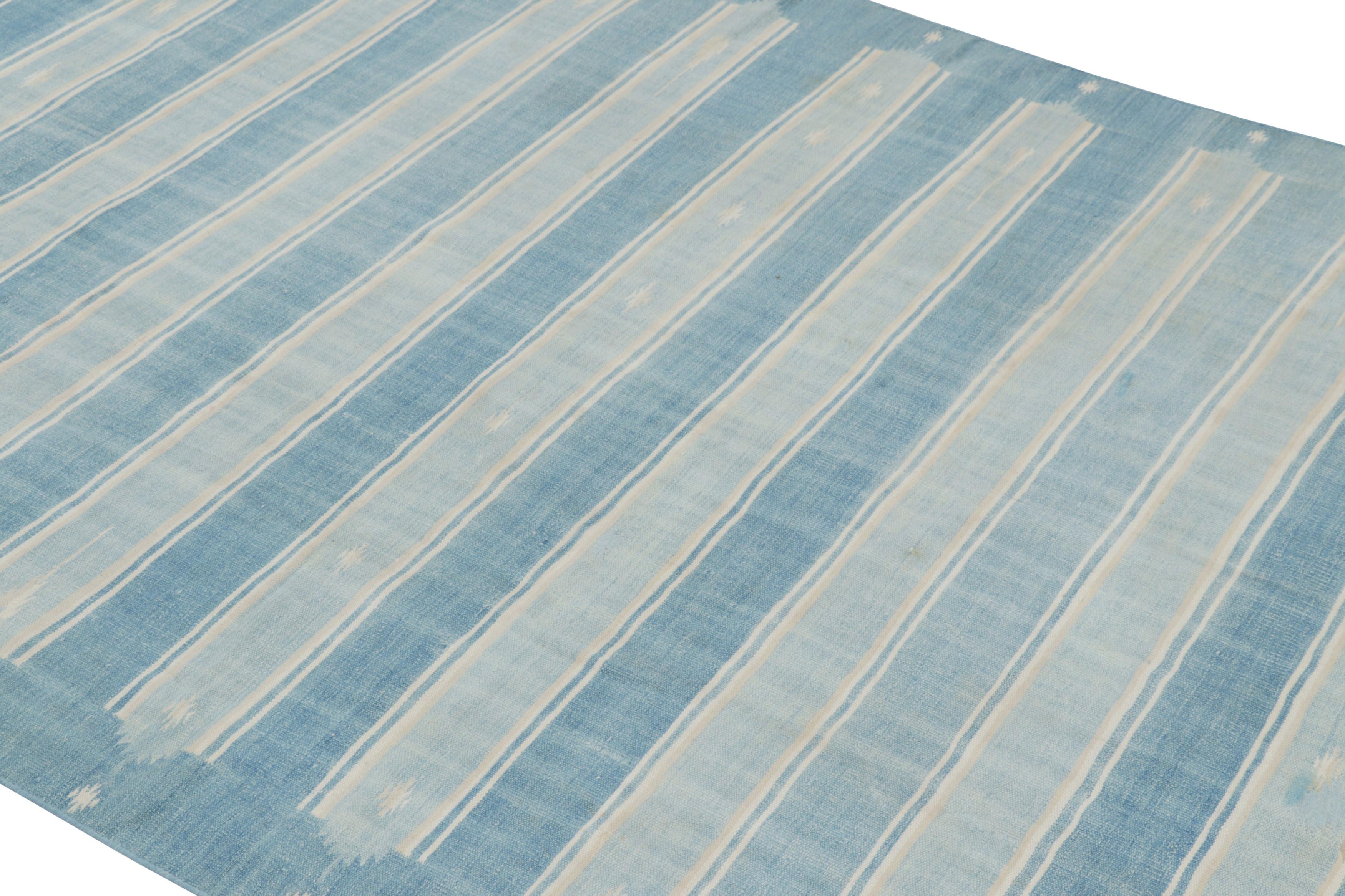 Questo tappeto Dhurrie vintage 5x8 è una nuova ed entusiasmante selezione dell'ultima acquisizione di Rug & Kilim di rari ed esemplari tappeti piatti di metà secolo dello stesso stile, tessuti a mano in cotone in India intorno al 1950-1960. 

Sul