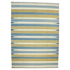 Tapis Dhurrie vintage à rayures géométriques bleues, crèmes et dorées de Rug & Kilim